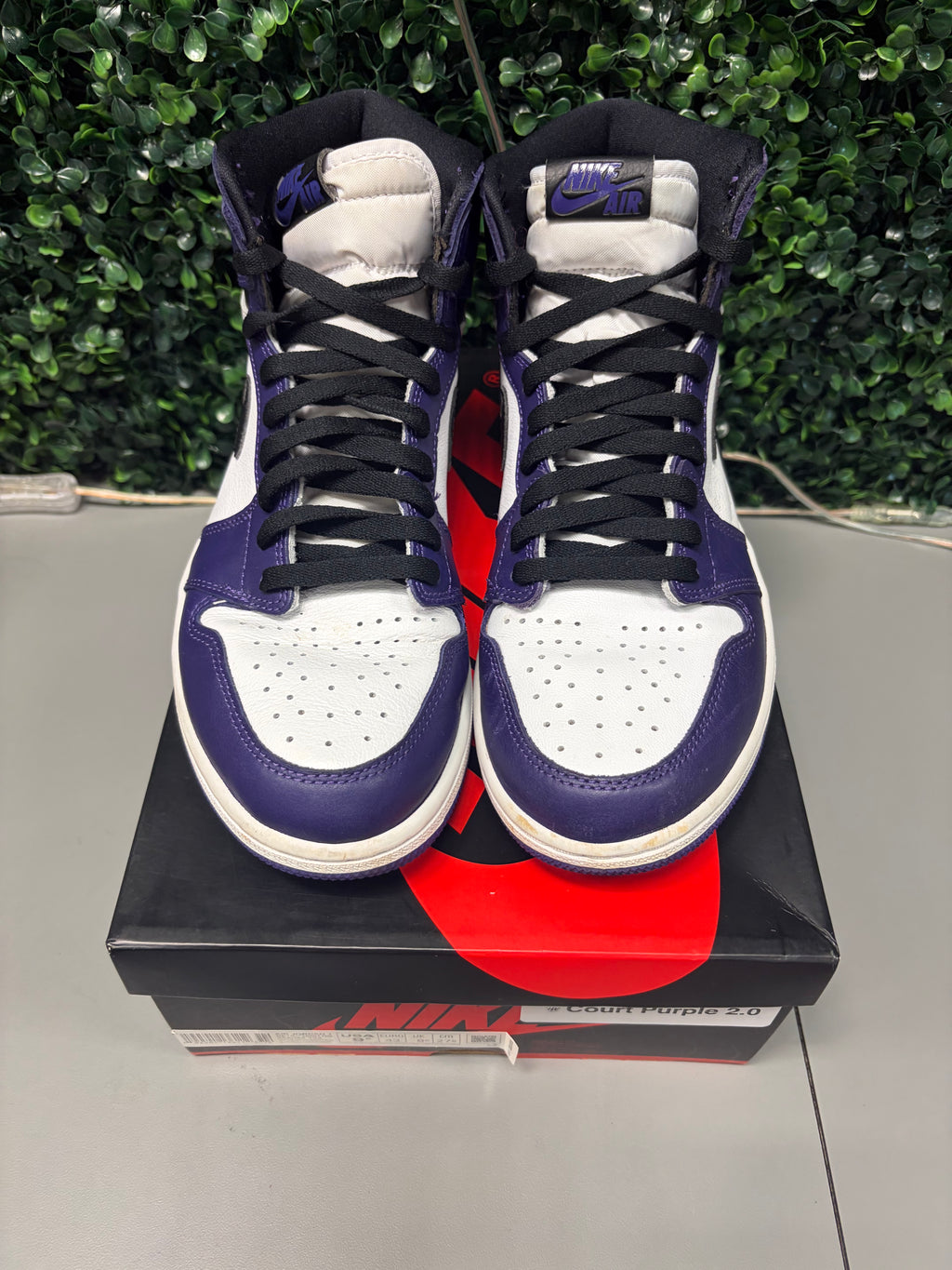 Jordan 1 Retro High "Court Purple White" Size 9.5 Preowned