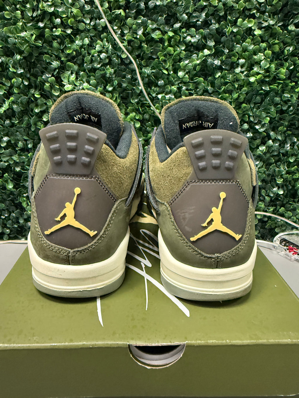 Jordan 4 "Craft Olive" Size 9.5 Preowned