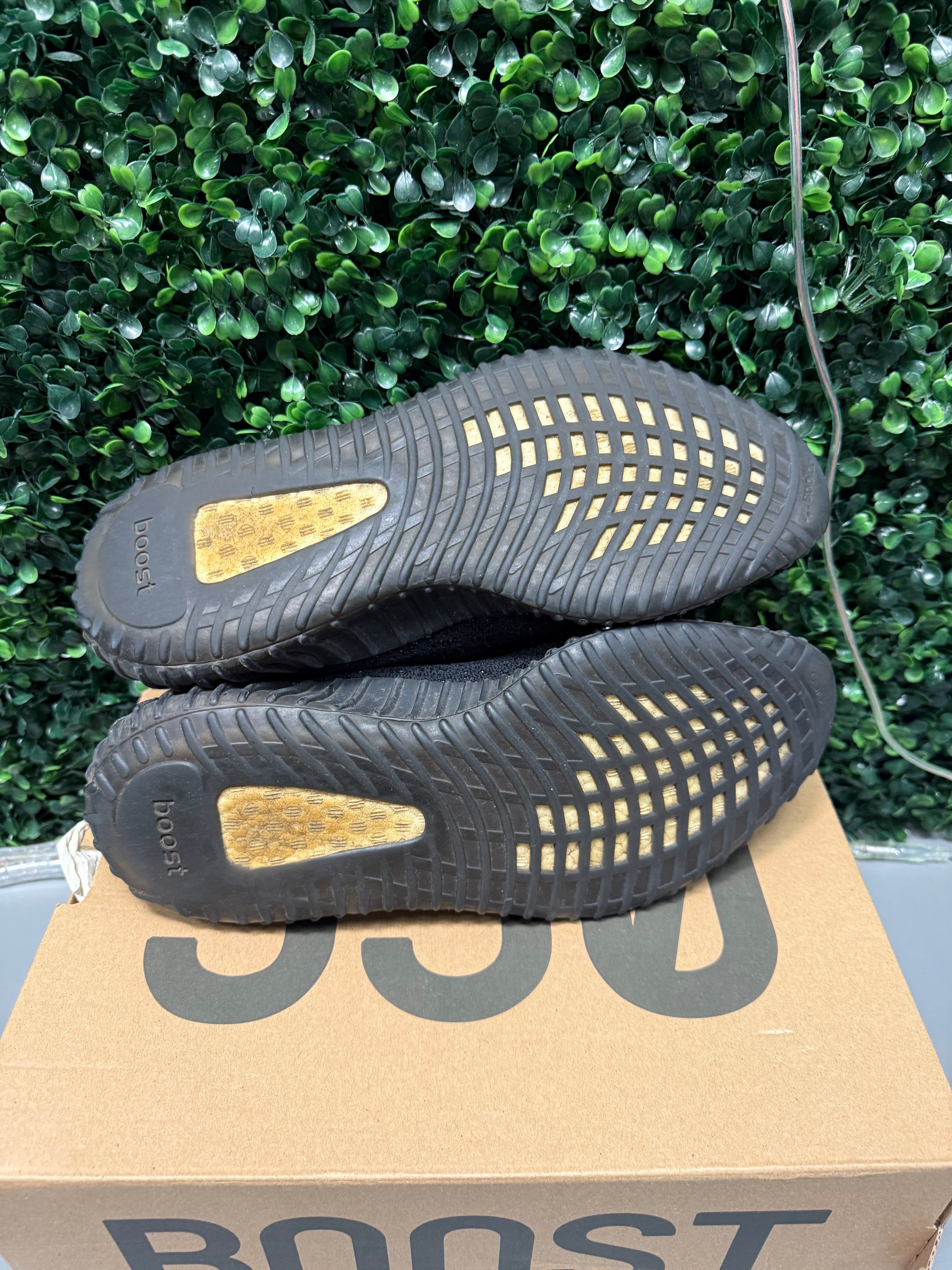 Yeezy 350 V2 "Oreo" Size 9.5 Preowned