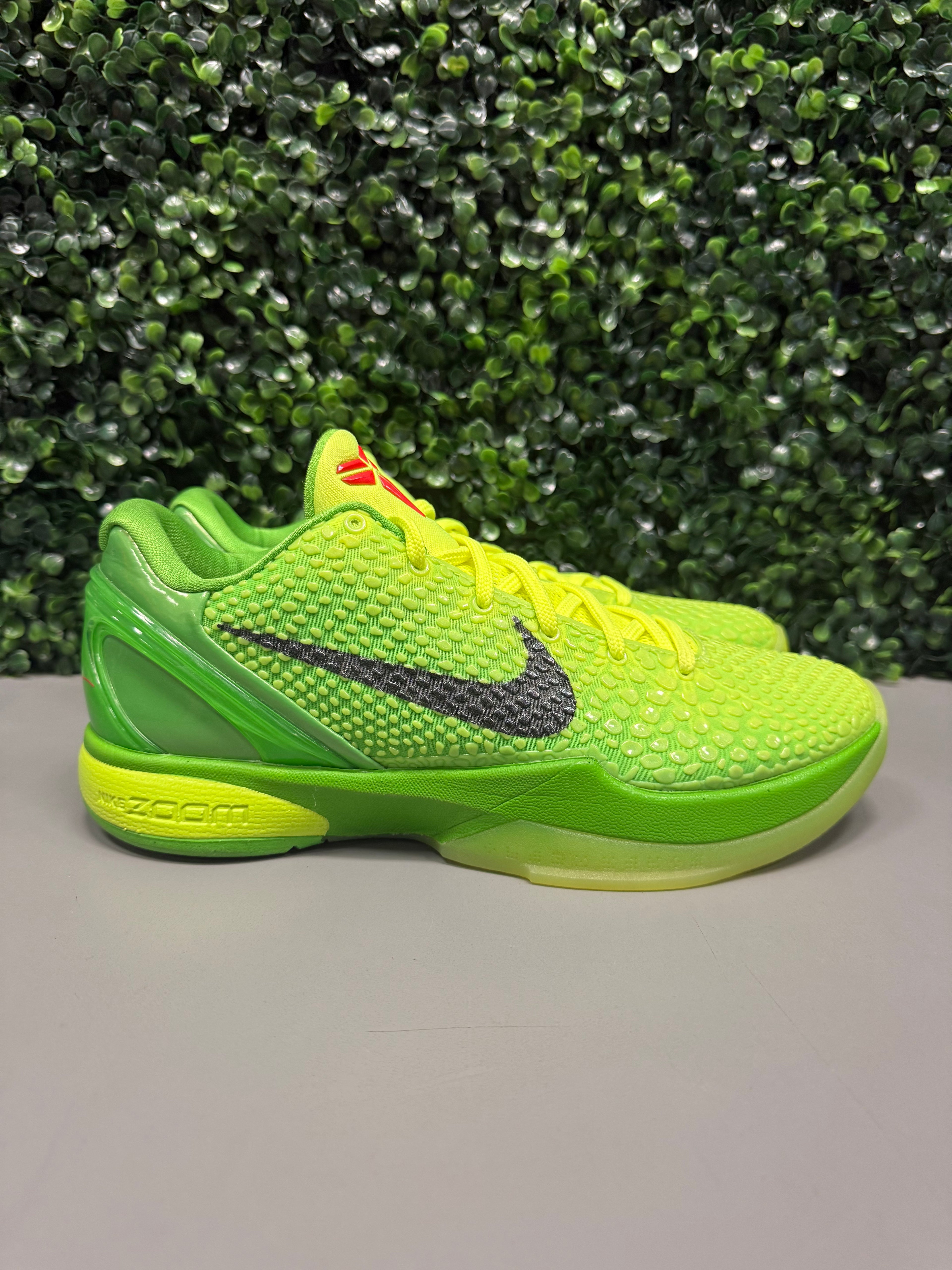 Kobe 6 Protro 'Grinch' Size 9 Preowned with no box