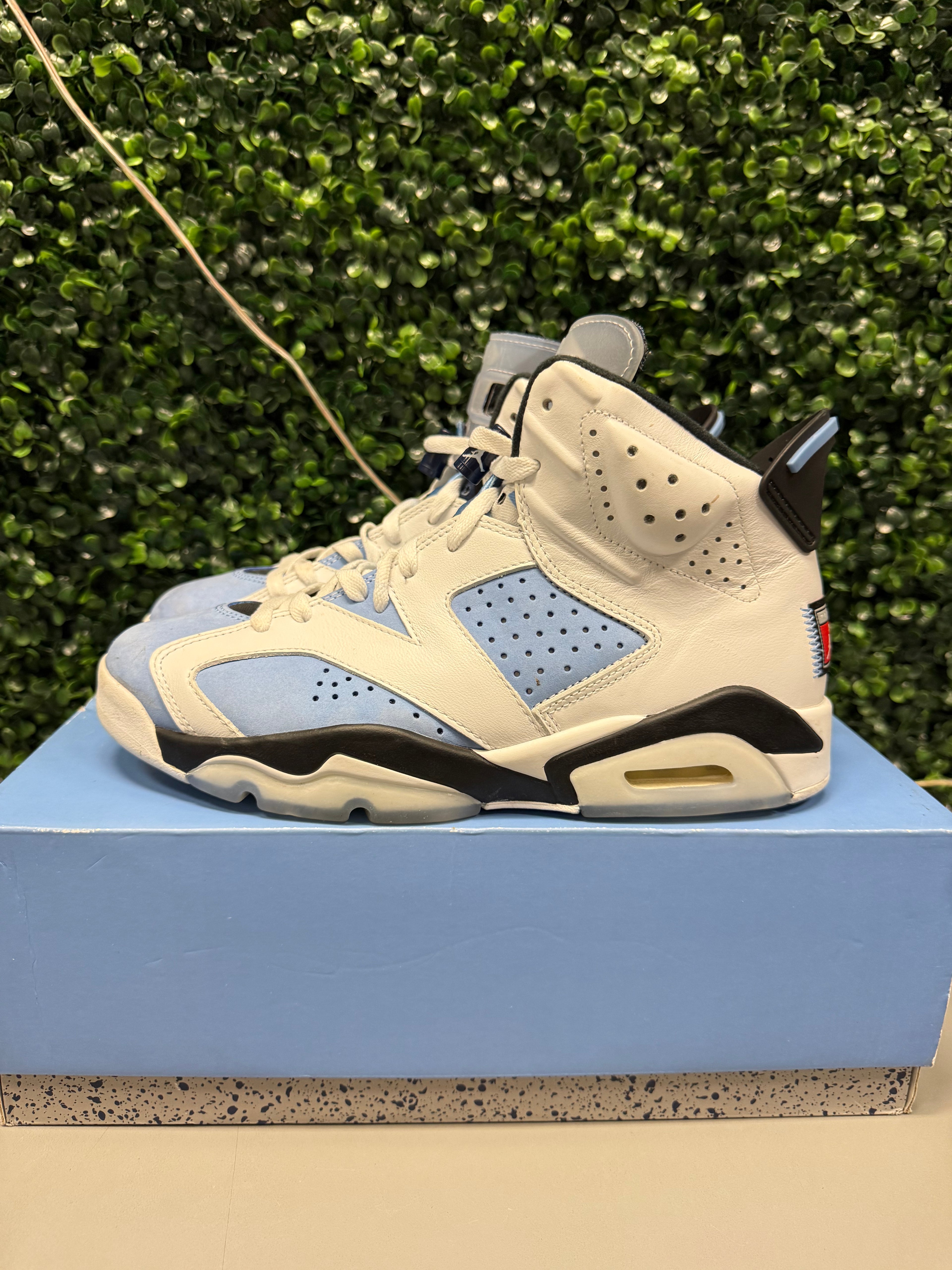 Jordan 6 "UNC" Size 9 Preowned