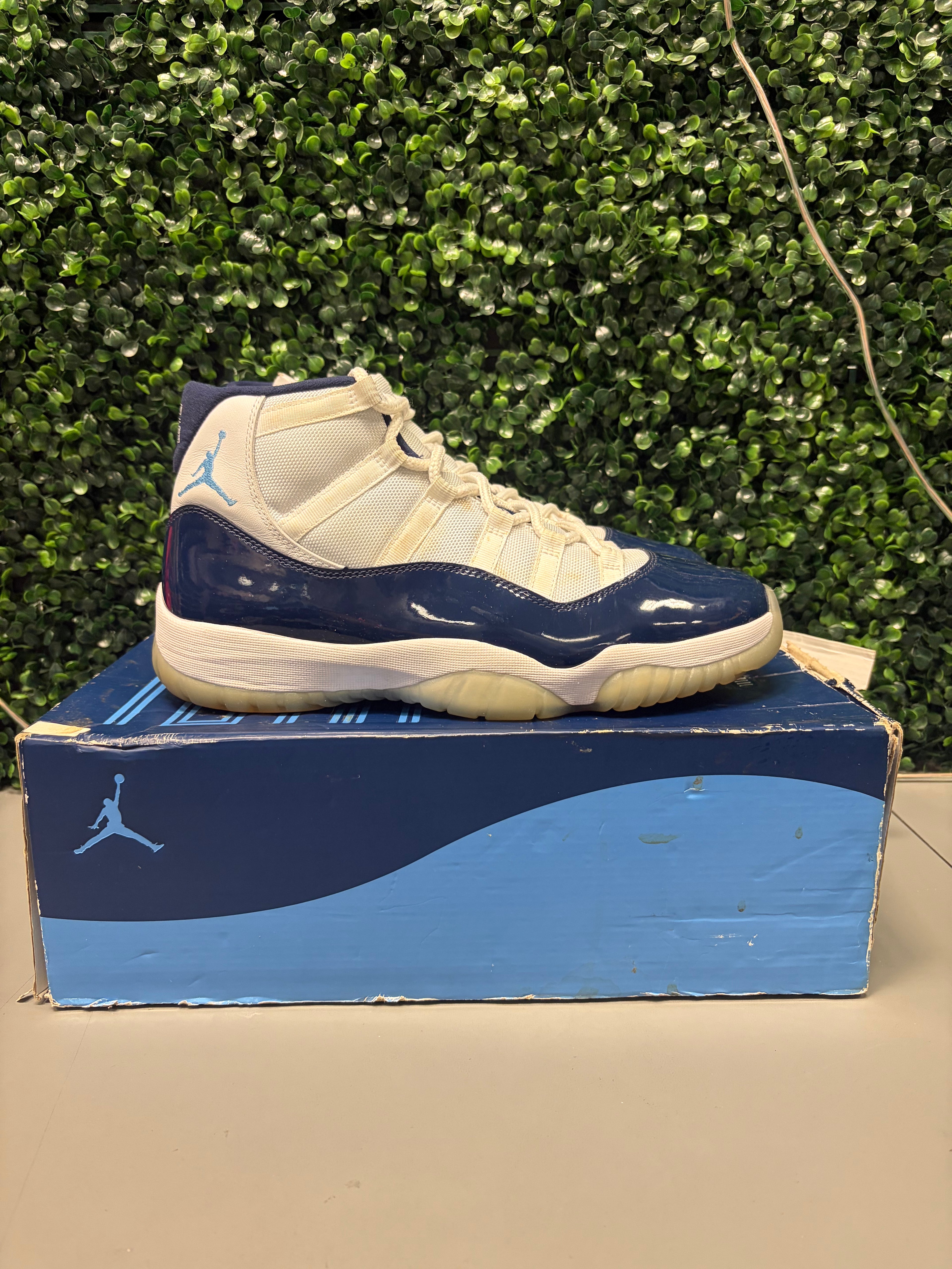 Jordan 11 Retro "UNC Win Like 82" Size 12 Preowned
