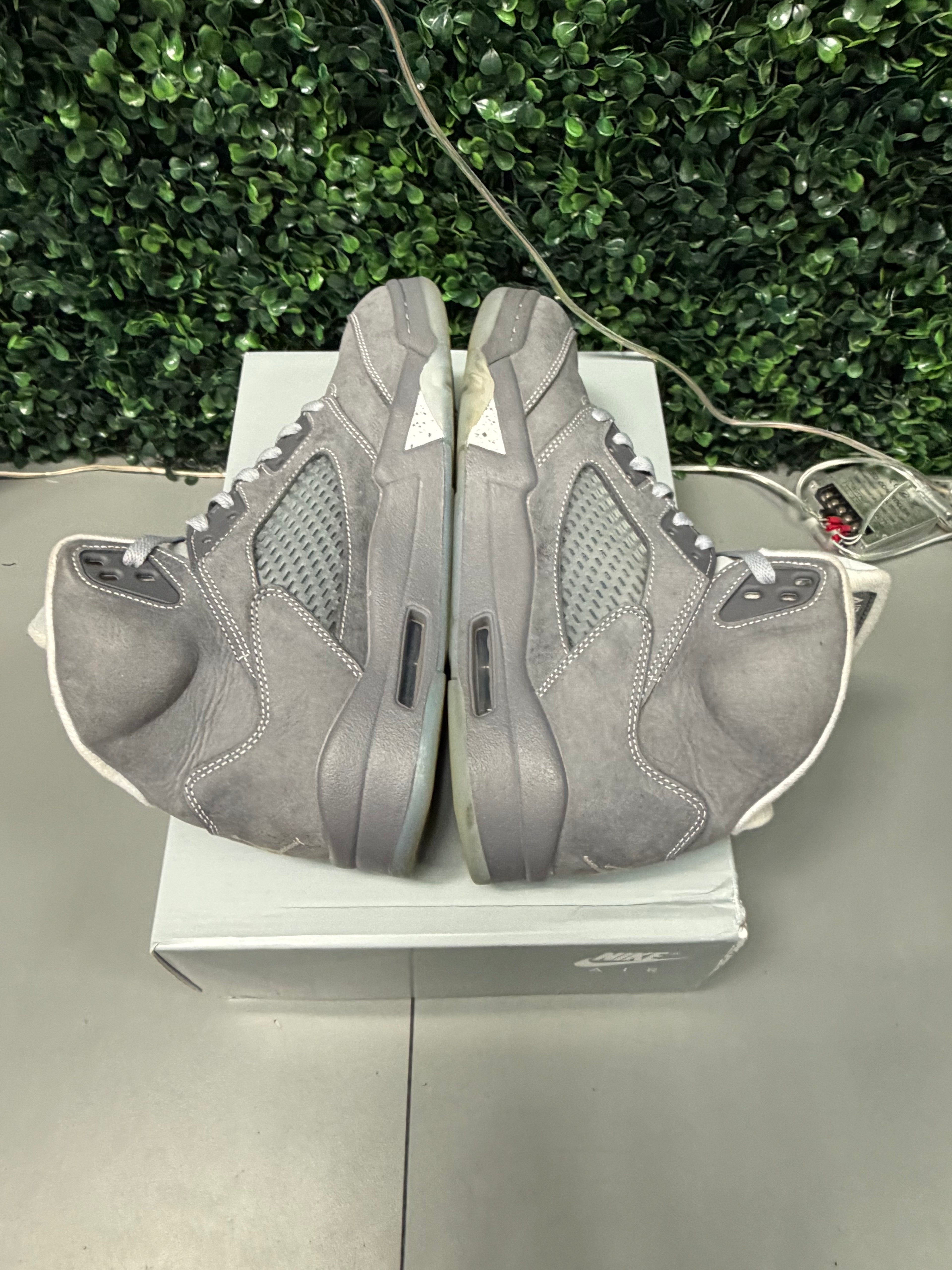 Jordan 5 Retro "Wolf Grey" Preowned Size 9.5