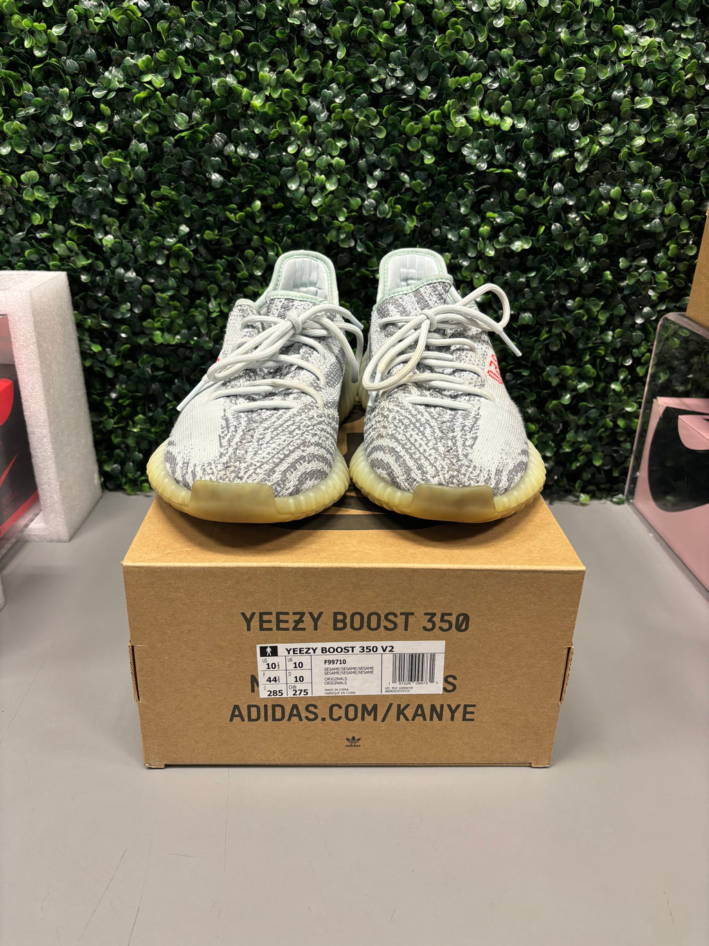 Yeezy 350 V2 "Blue Tint" Size 10.5 Preowned