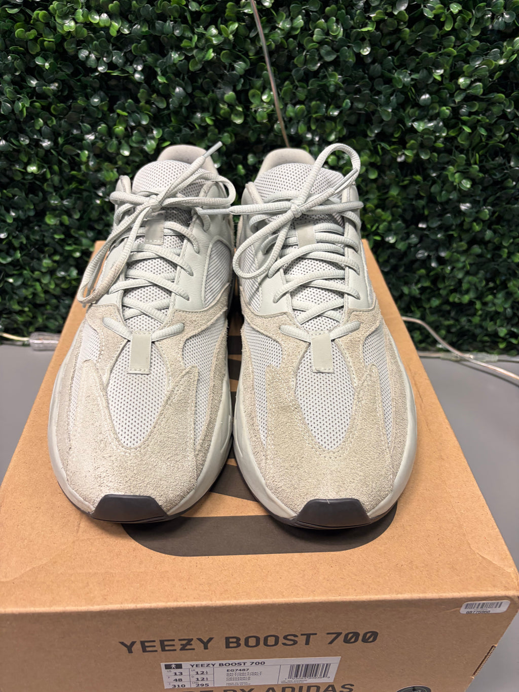 Yeezy 700 "Salt" Size 13 Preowned
