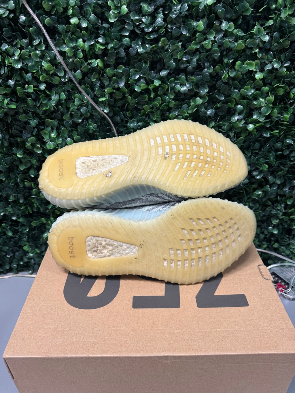 Yeezy 350 V2 "Blue Tint" Size 9 Preowned