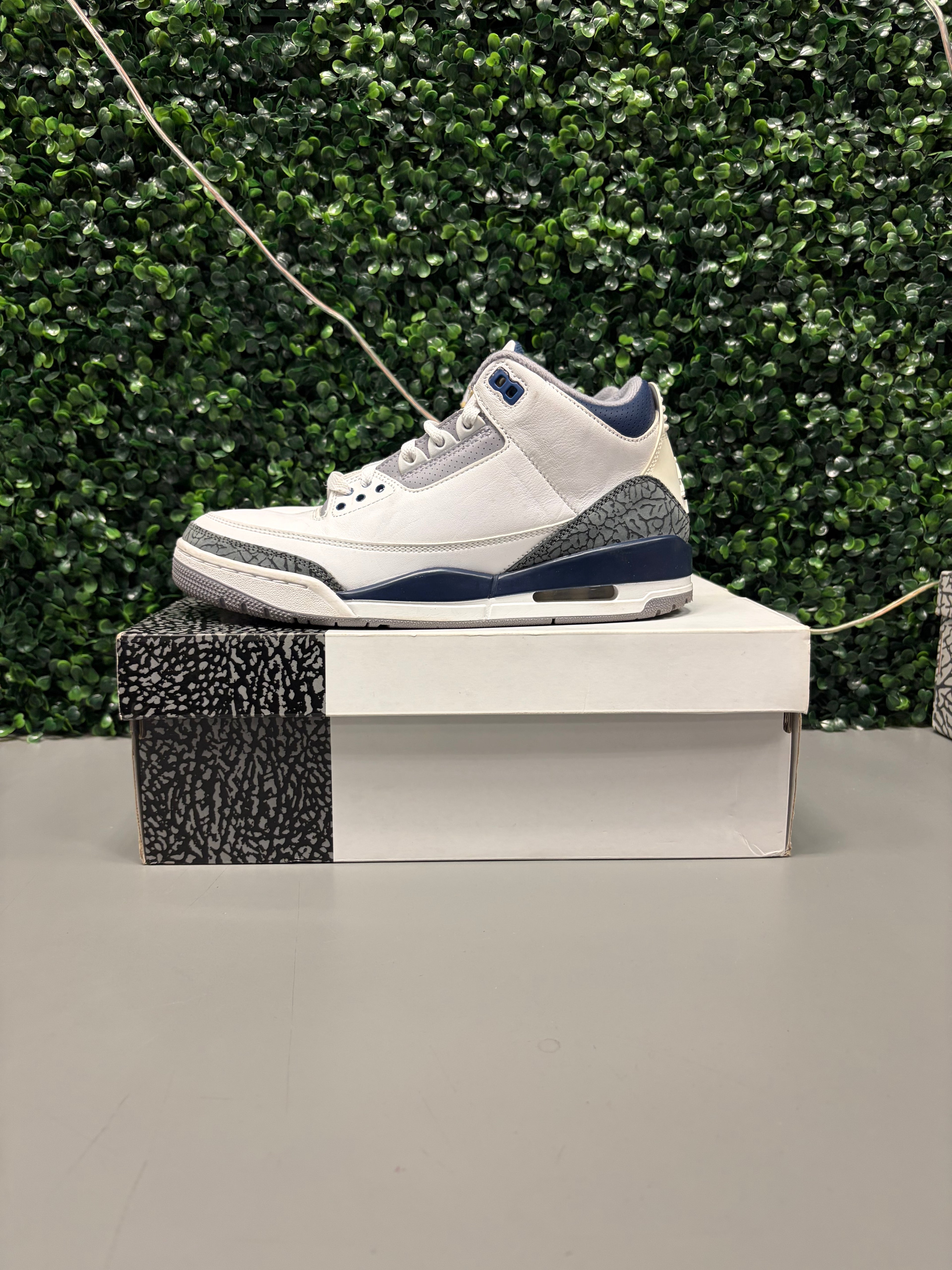 Jordan 3 Retro "Midnight Navy" Size 9 Preowned