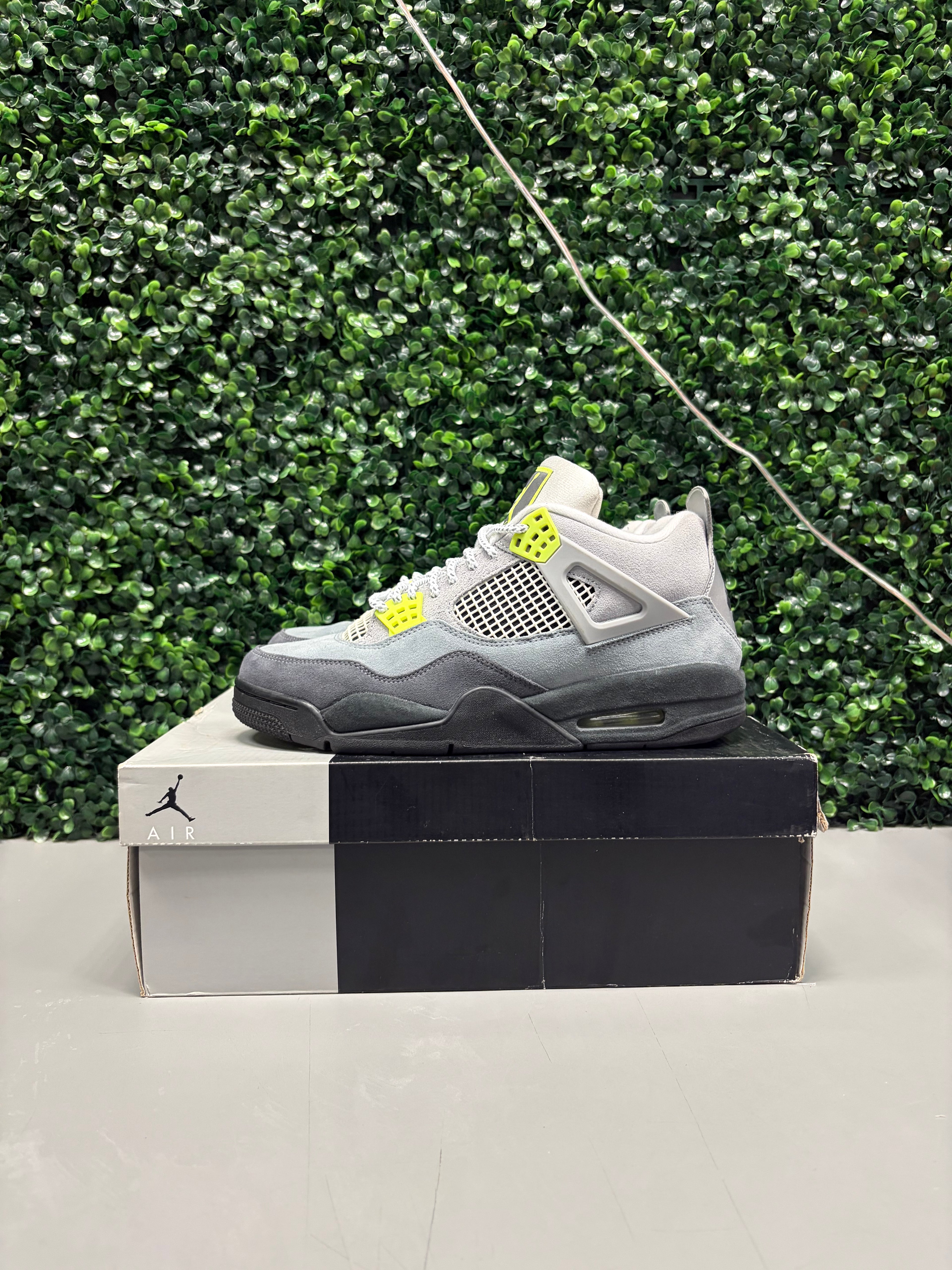 Jordan 4 "SE 95 Neon" Size 10 Preowned