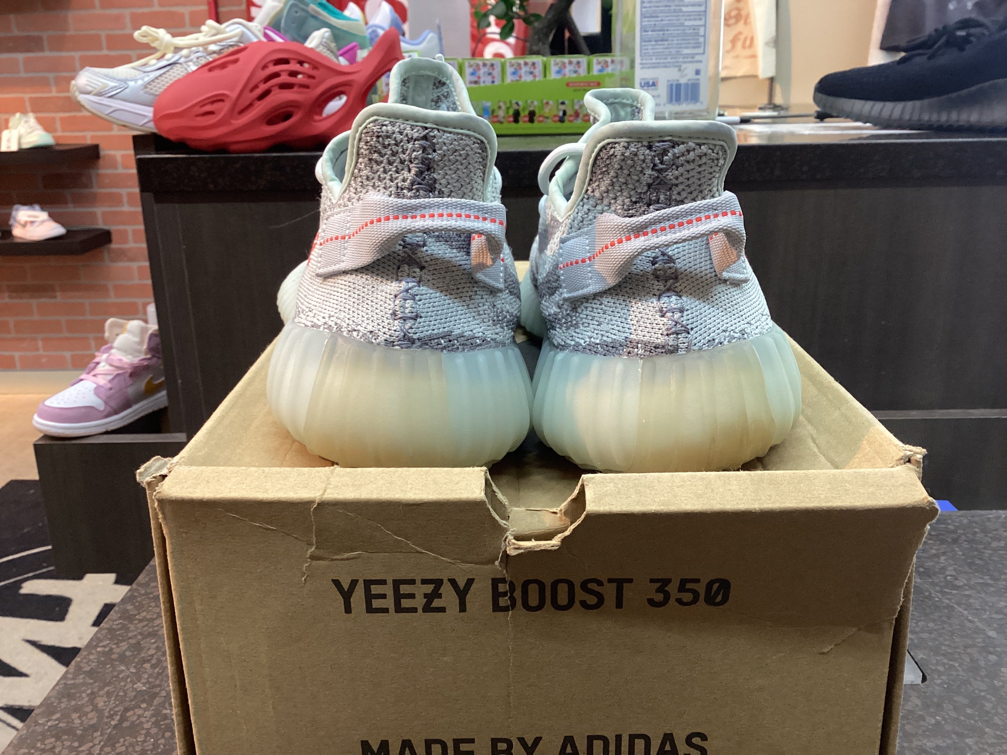 Yeezy 350 “Blue Tint” Preowned Size 9