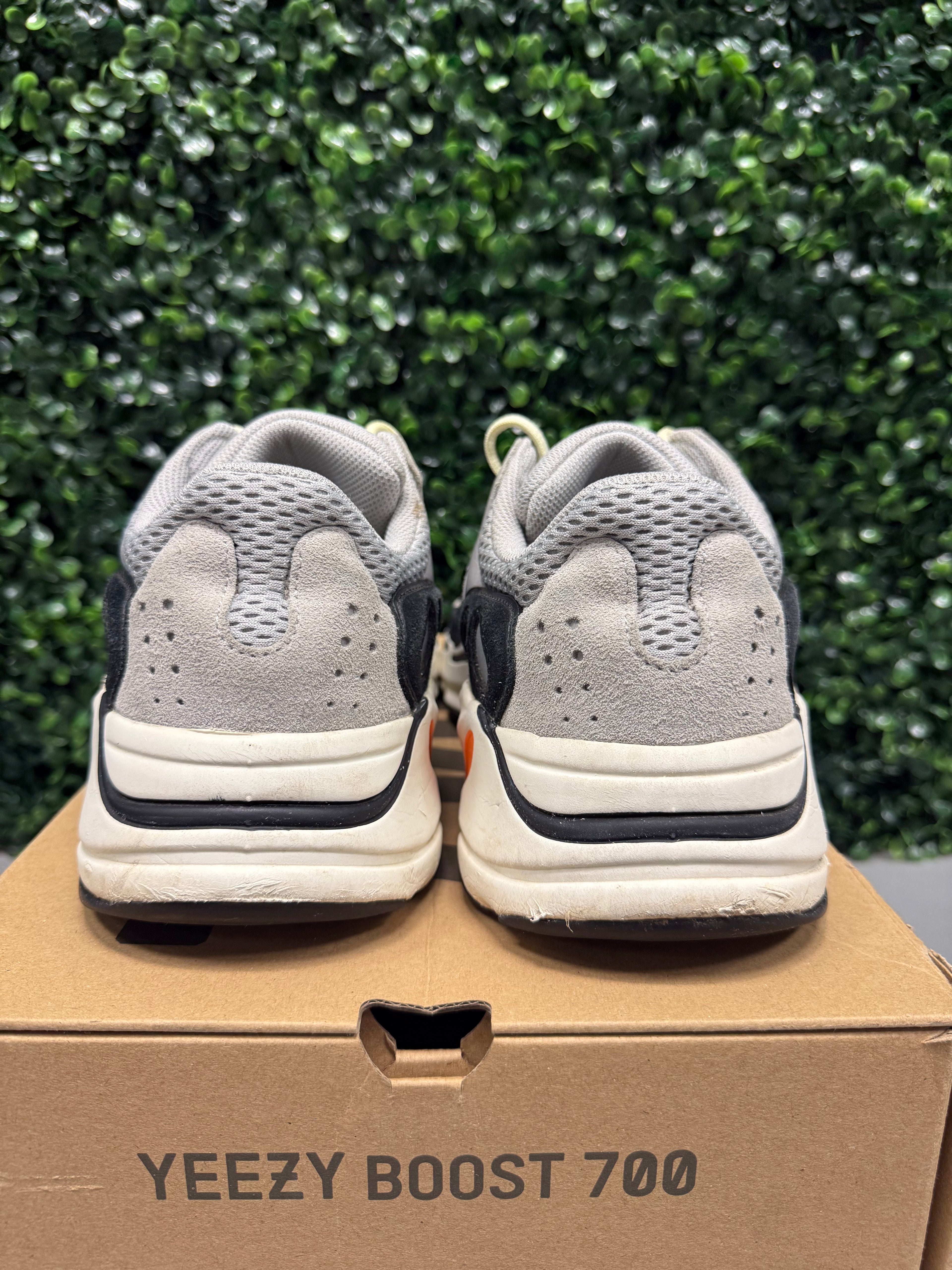 Yeezy 700 "Wave Runner" Size 10 Preowned