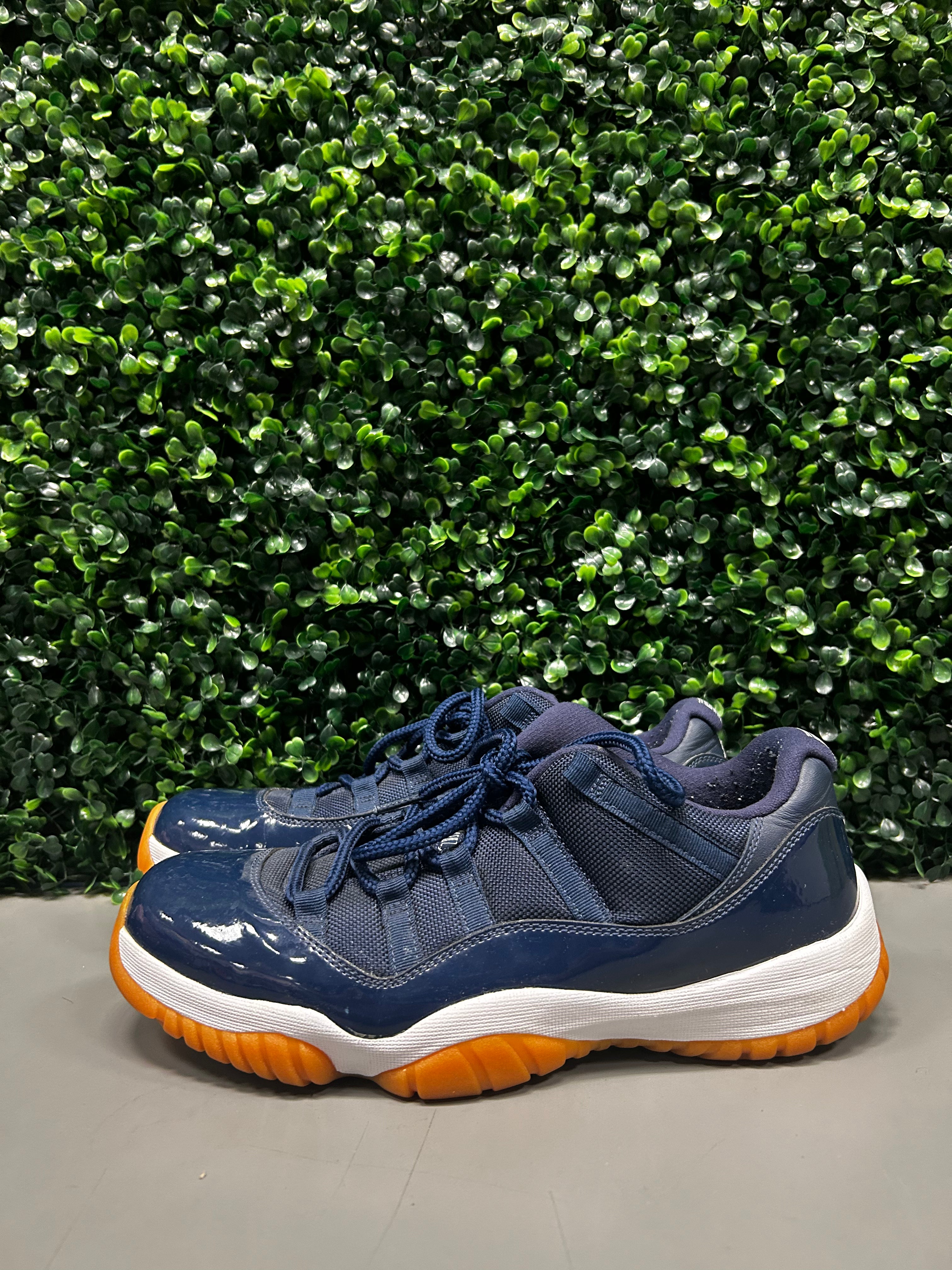 Jordan 11 Low "Navy Gum" Size 10.5 Preowned