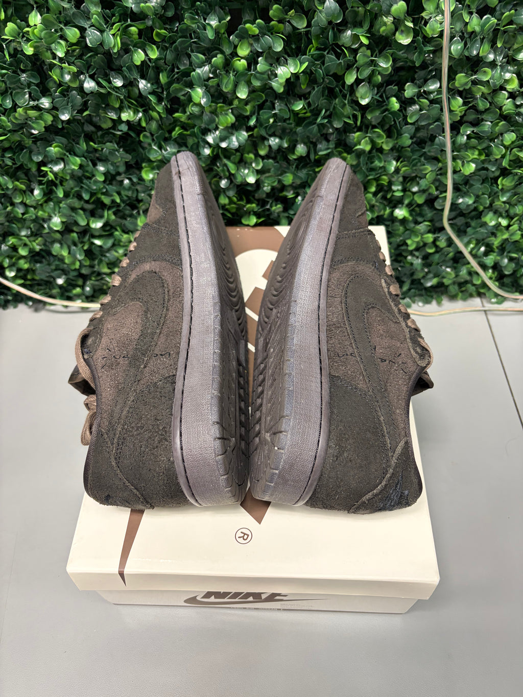 Jordan 1 Retro Low OG SP Travis Scott "Velvet Brown" Size 9 Preowned