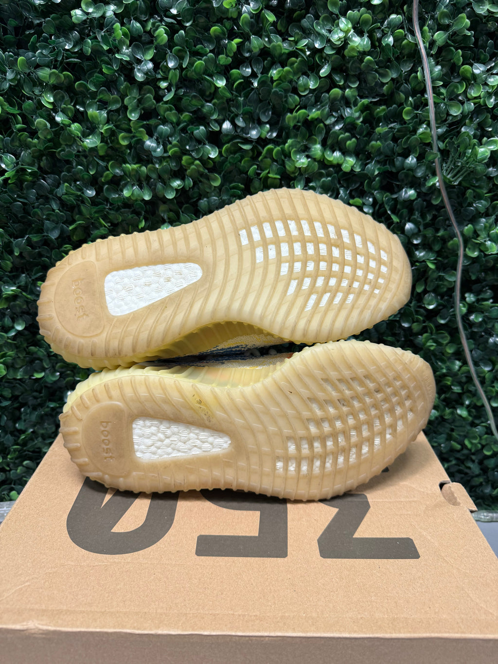 Yeezy 350 V2 "Mx Oat" Size 6.5 Preowned