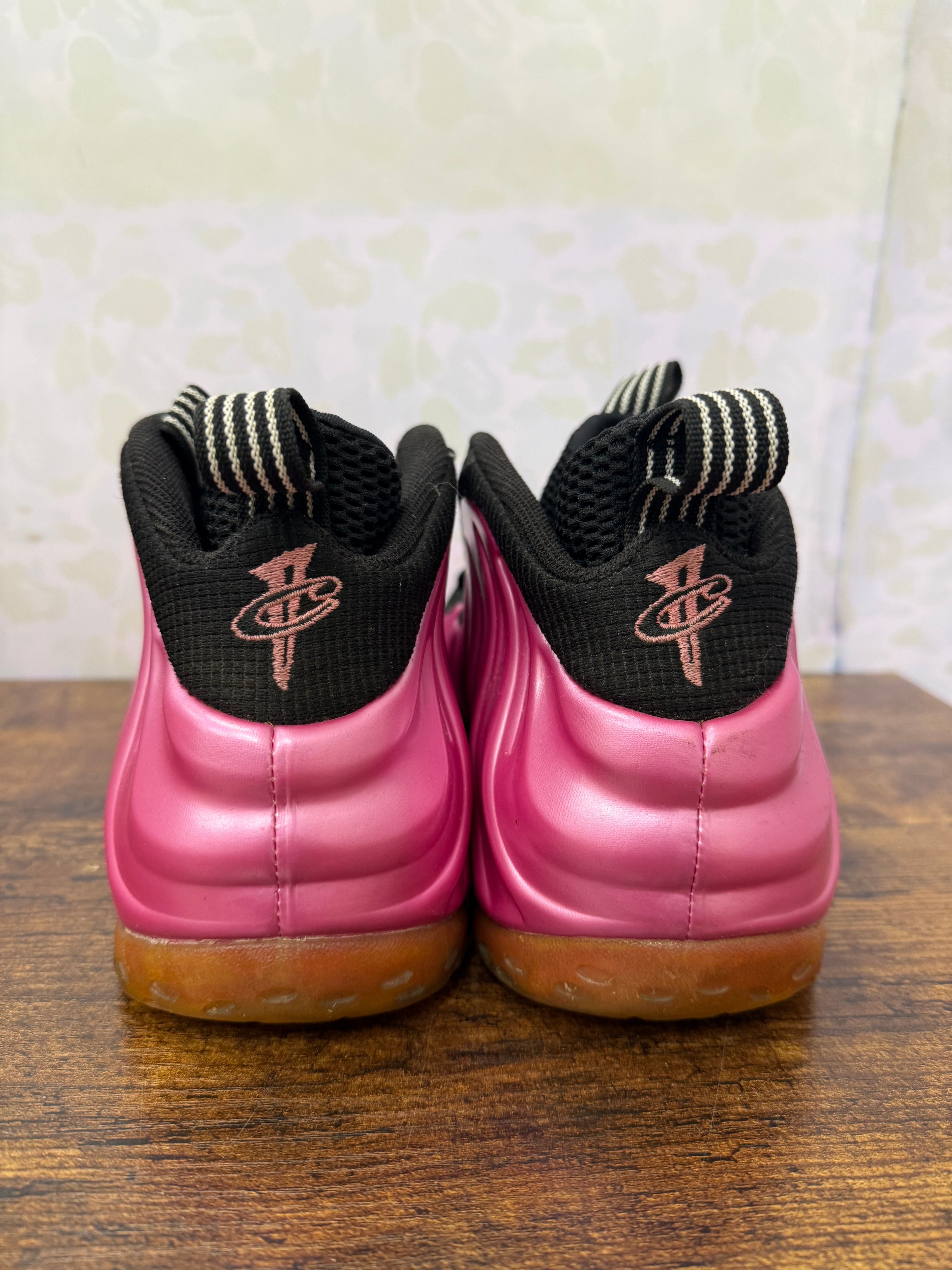 Nike Foamposite “ Pearlized Pink” Size 9 Preowned