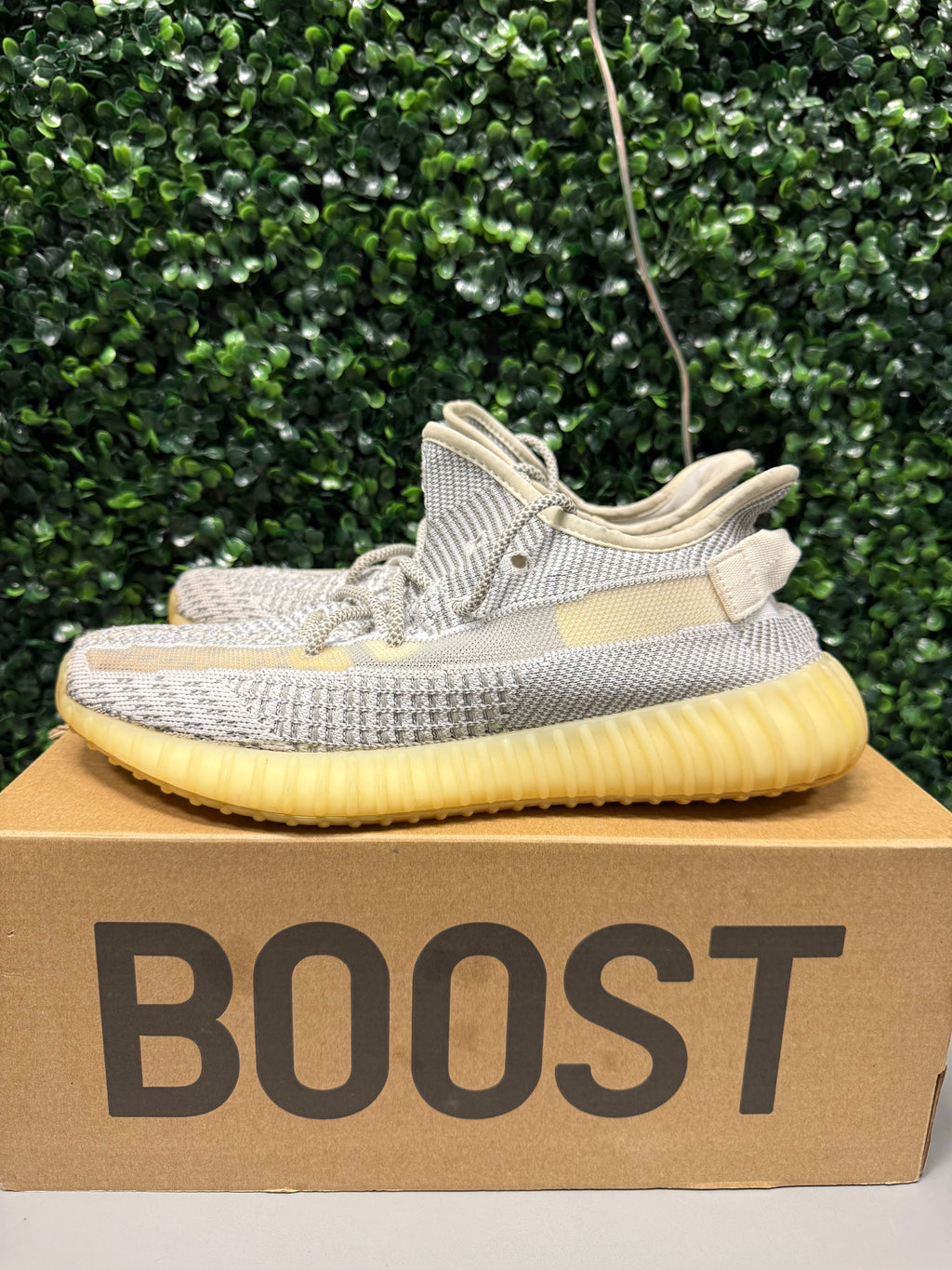 Yeezy 350 V2 "Static" Size 10 Preowned