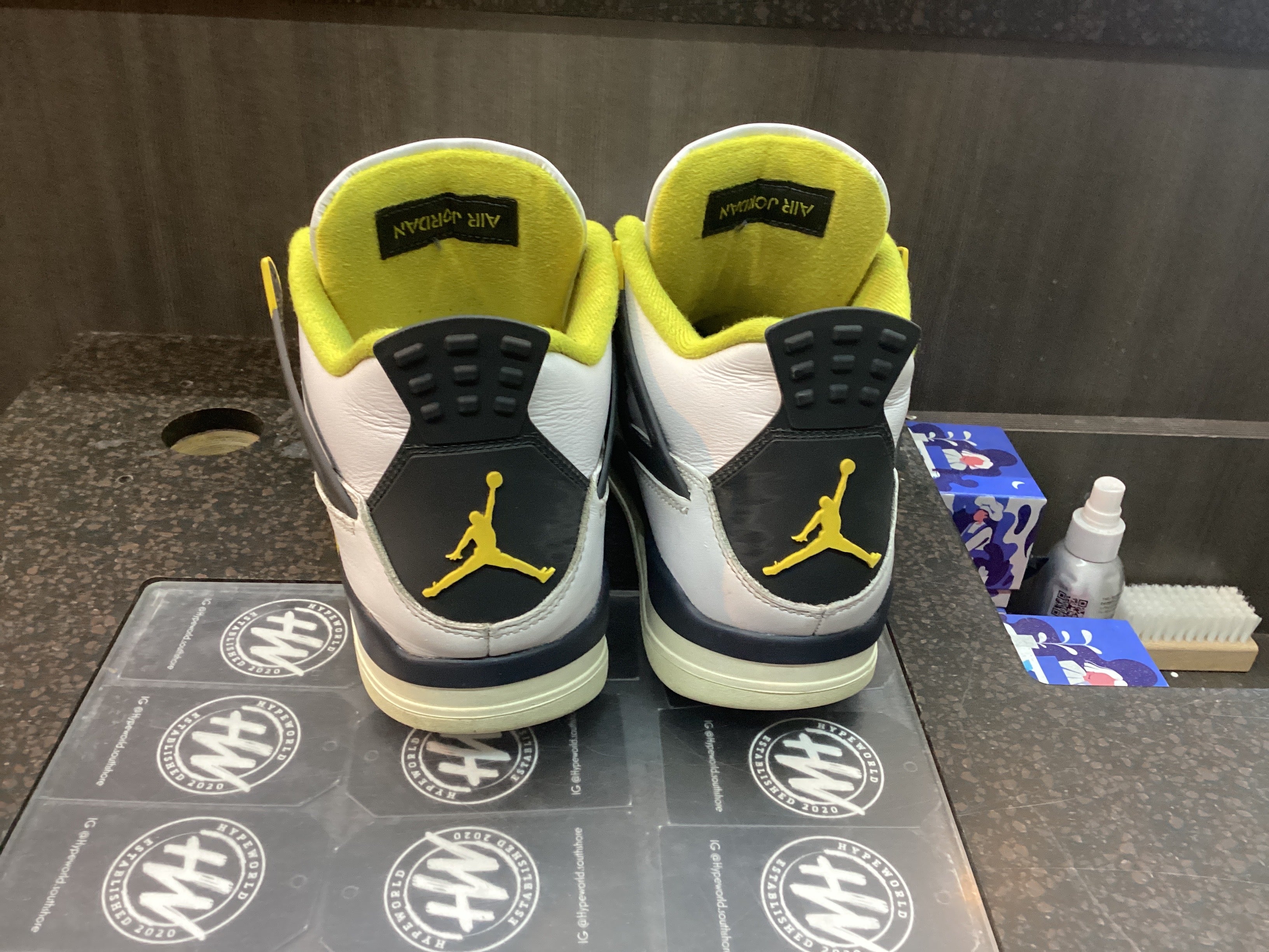 JORDAN 4 “Vivid Sulfur” Size 11W/9.5M PRE OWNED