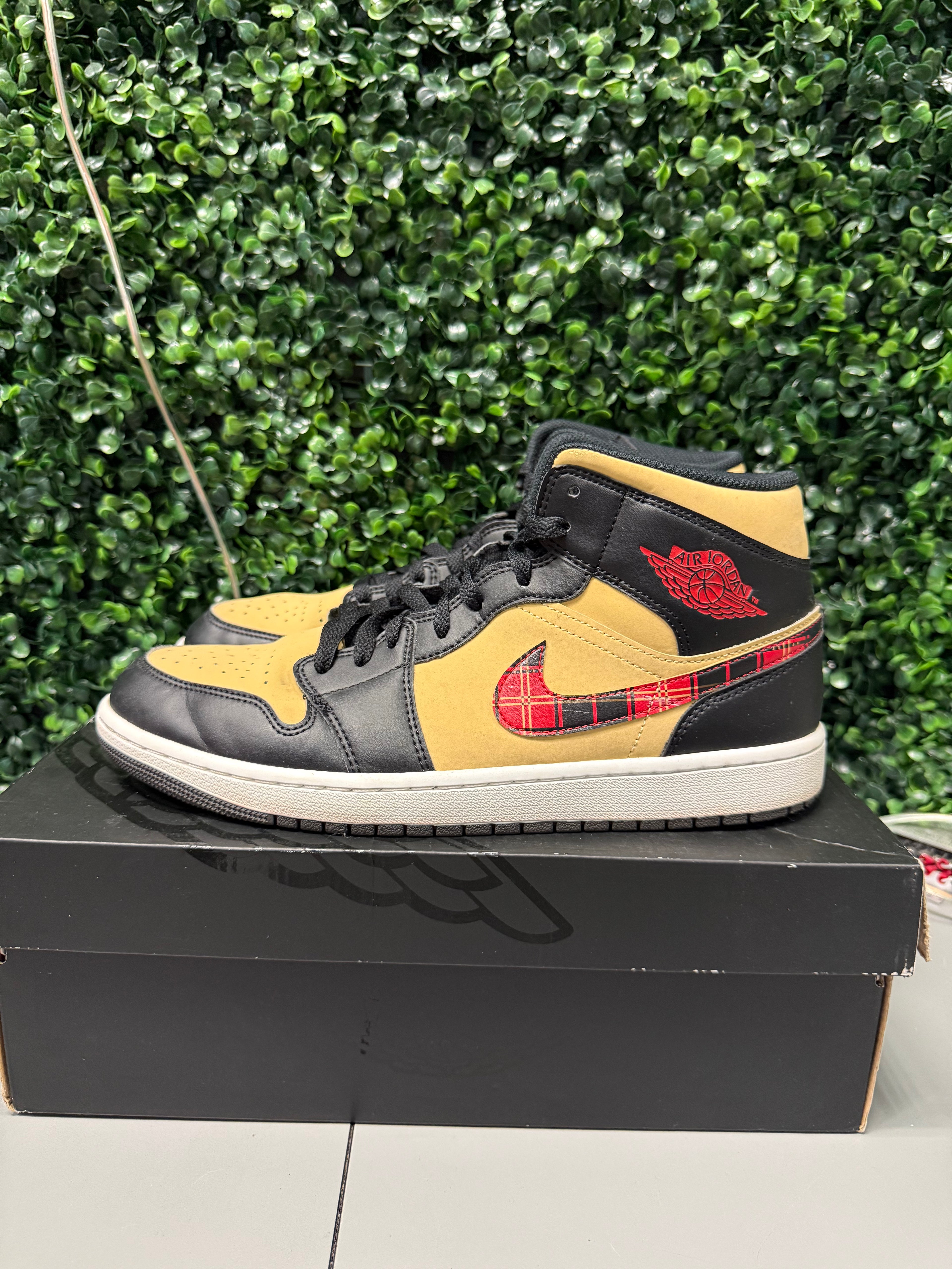 Jordan 1 Mid "Tartan Swoosh" Size 10.5 Preowned