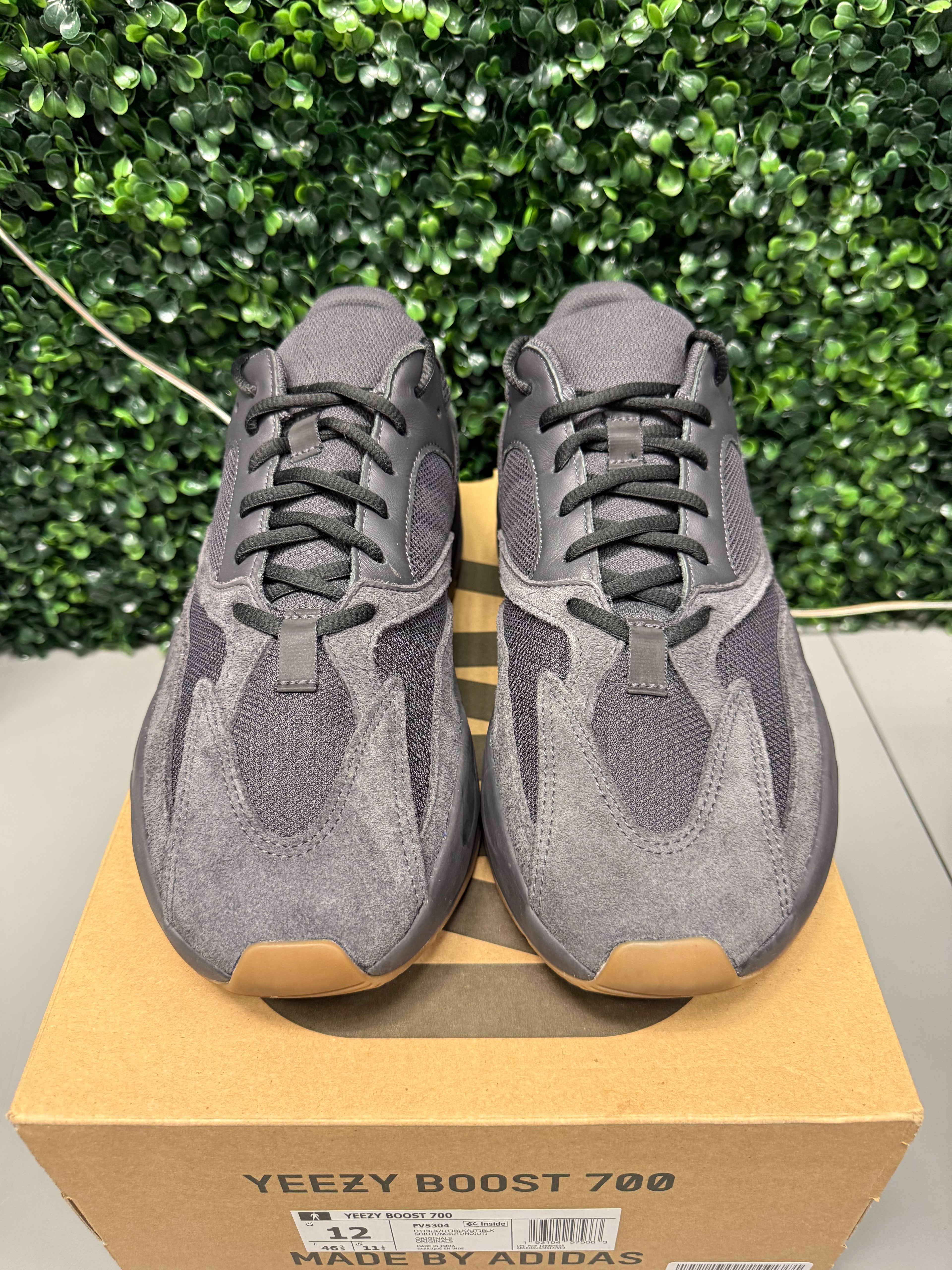 Yeezy 700 Boost "Utility Black" Size 12 Preowned