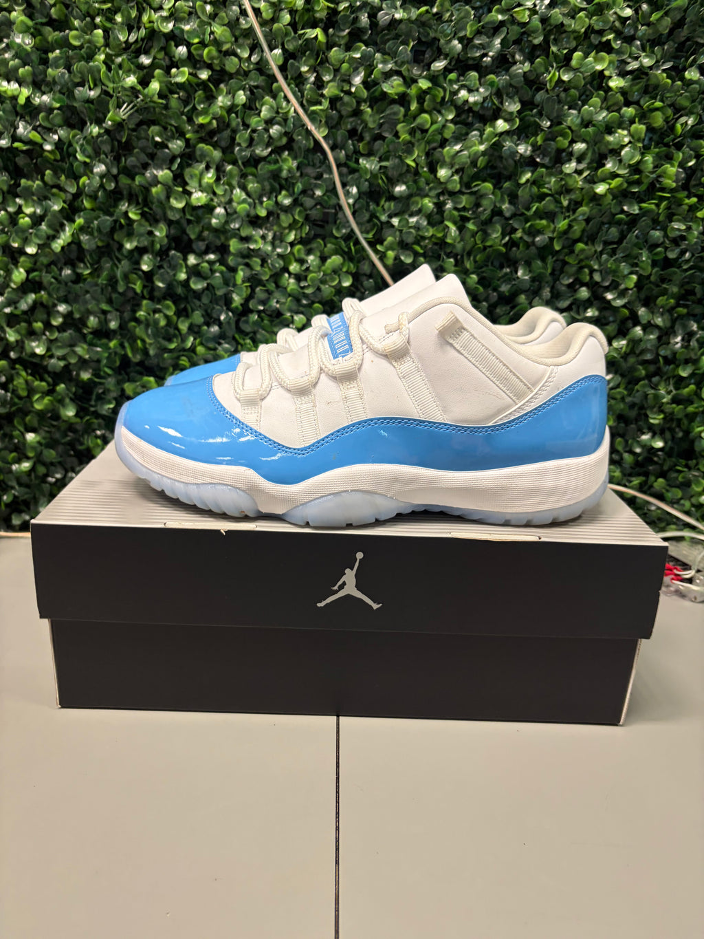 Jordan 11 Retro Low "University Blue" Size 9.5 Preowned