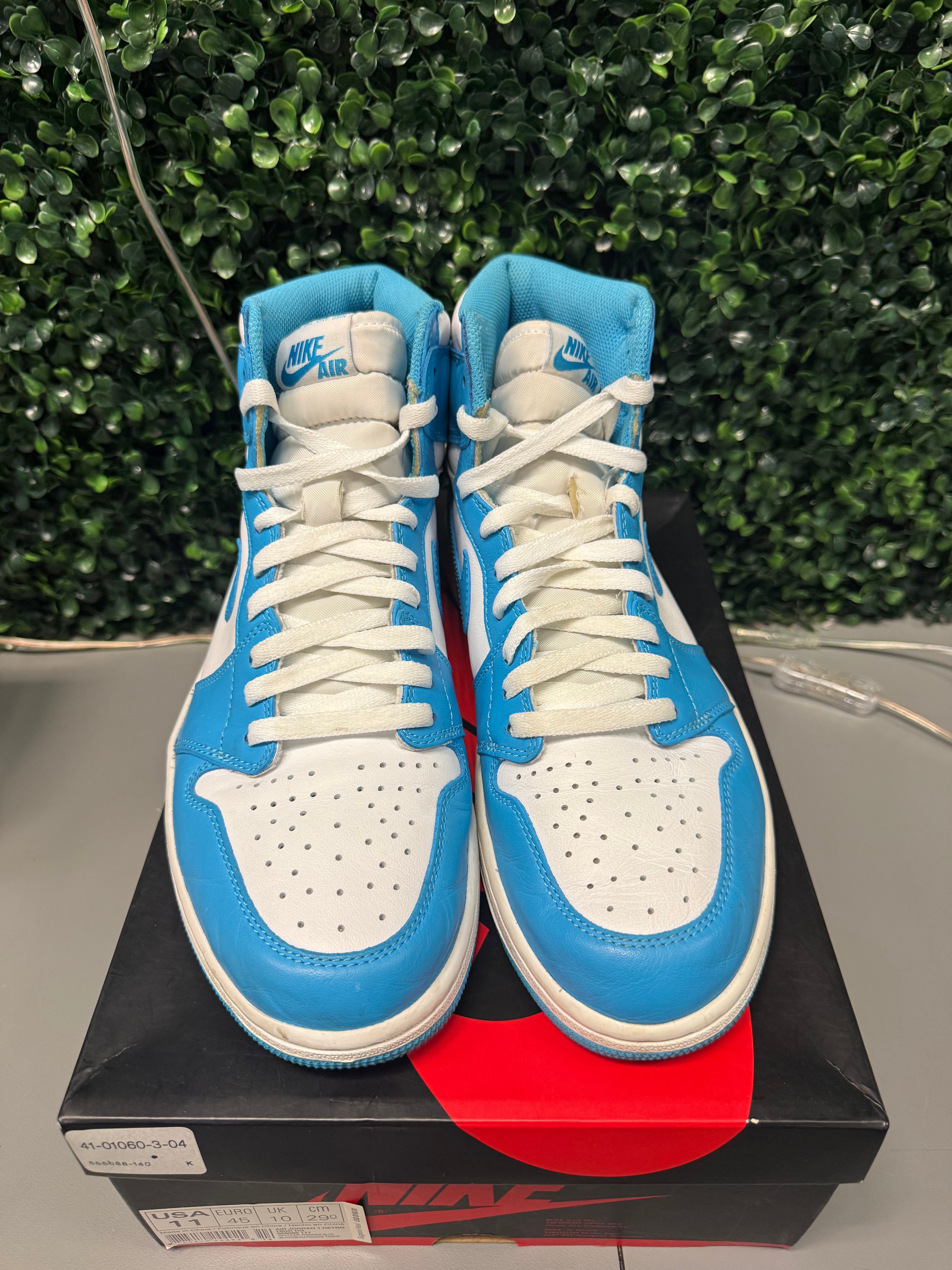 Jordan 1 High OG “UNC 2015” Size 11 Preowned