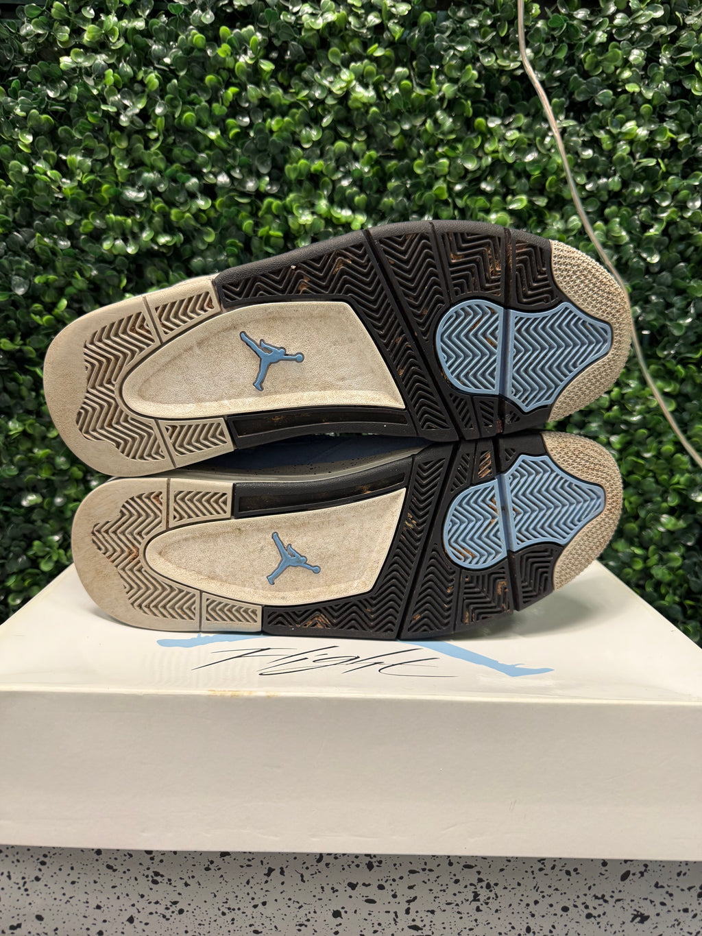 Jordan 4 "University Blue" Size 10.5 Preowned