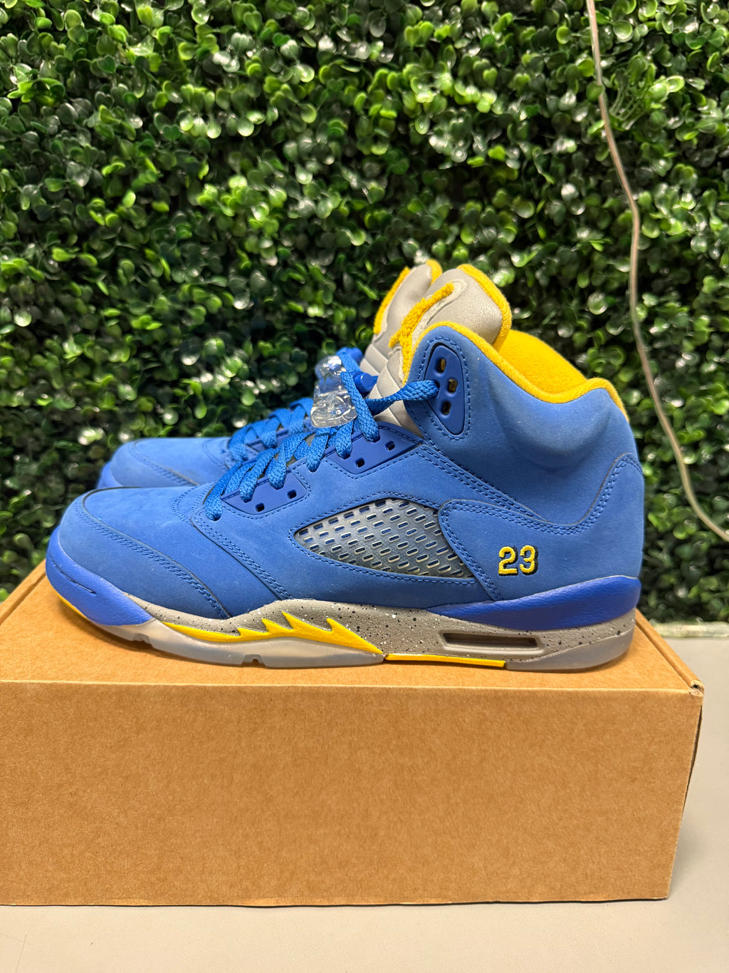 Jordan 5 "Laney Varsity Royal" Size 7Y Preowned