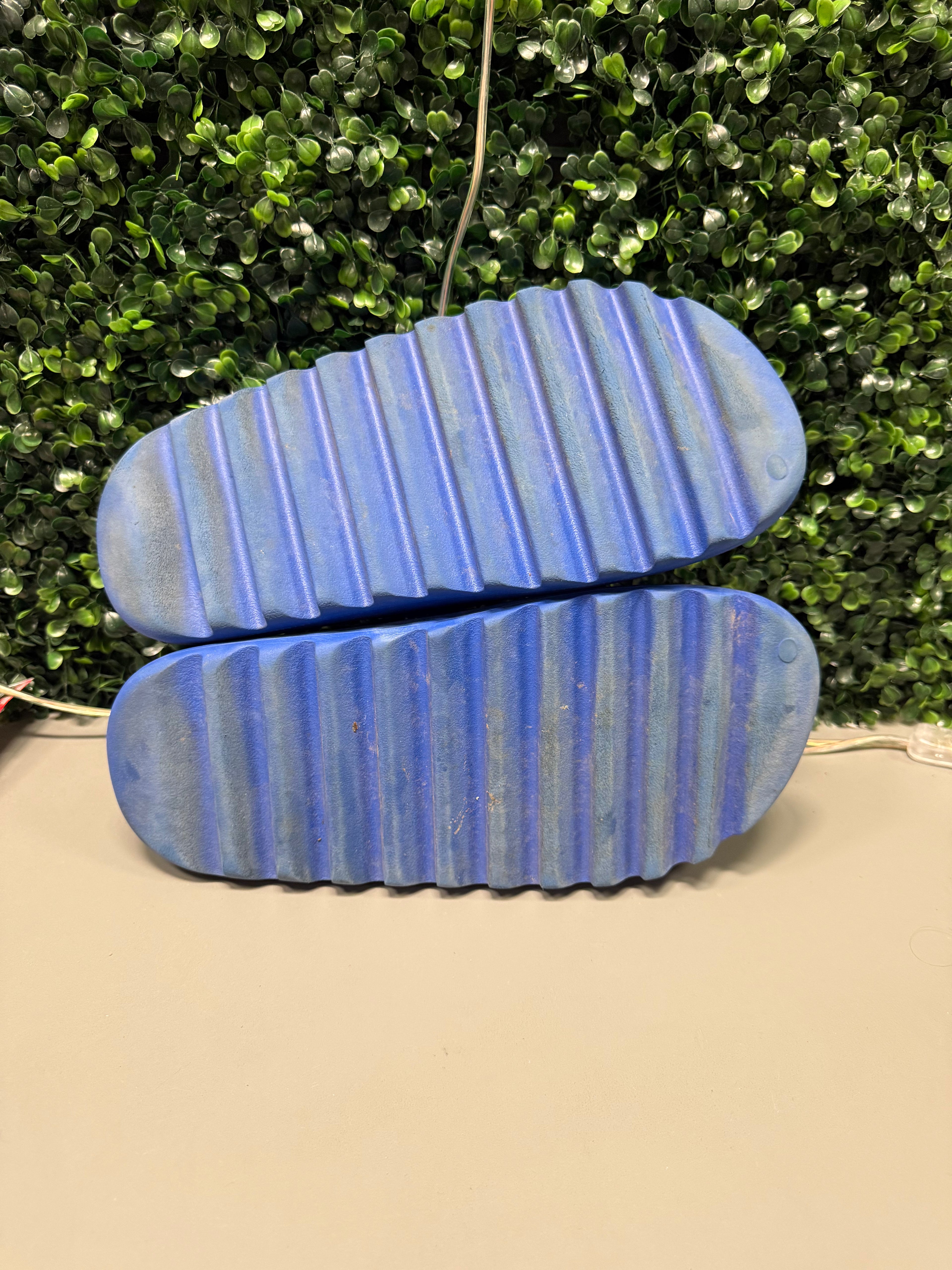 Yeezy Slide "Azure" Size 13 Preowned