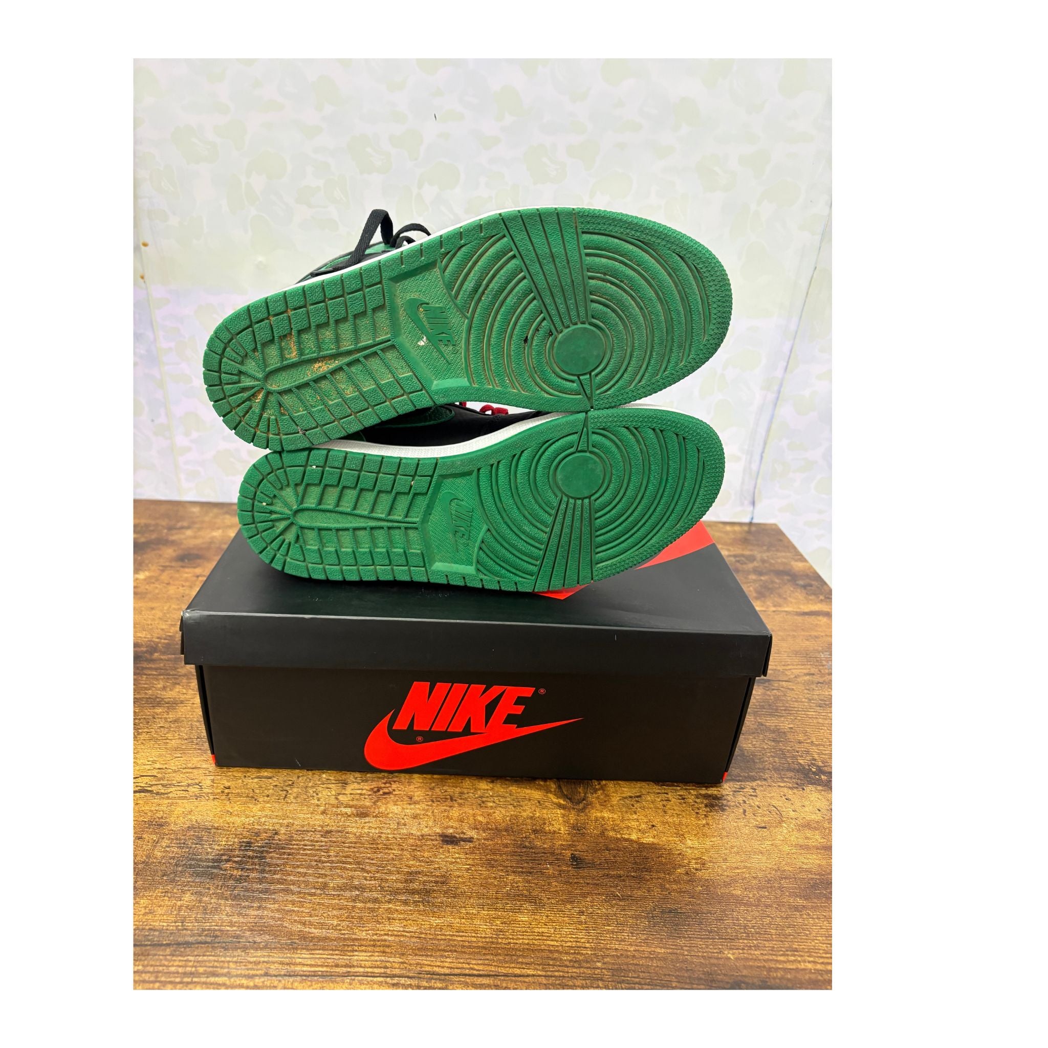 Jordan 1 “Pine Green Black” Size 8.5 Preowned