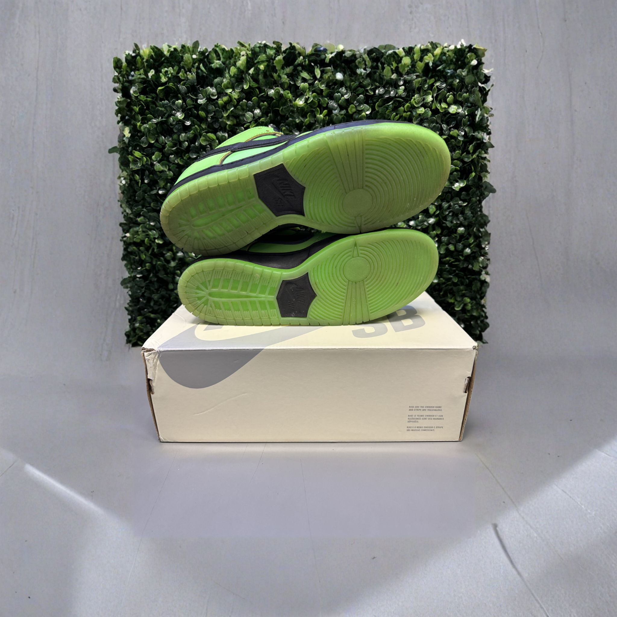 Nike Dunk Low SB Power Puff "Buttercup" Size 9.5 Preowned