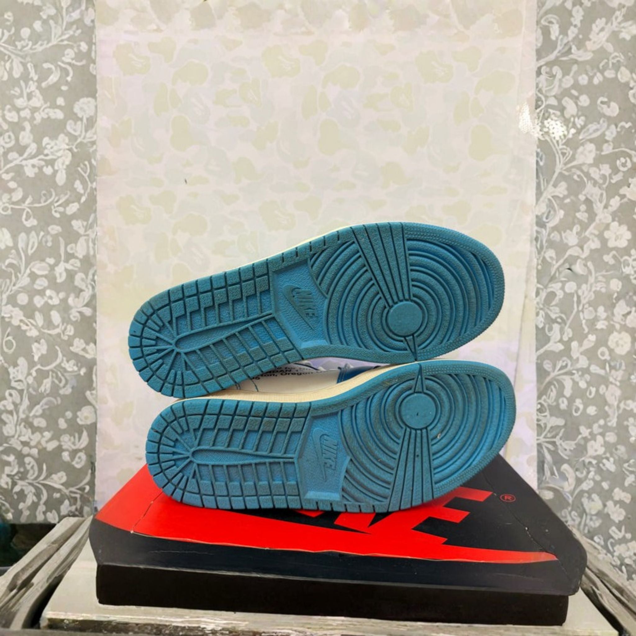 Jordan 1 High x Off White “University Blue” Size 8.5 Preowned