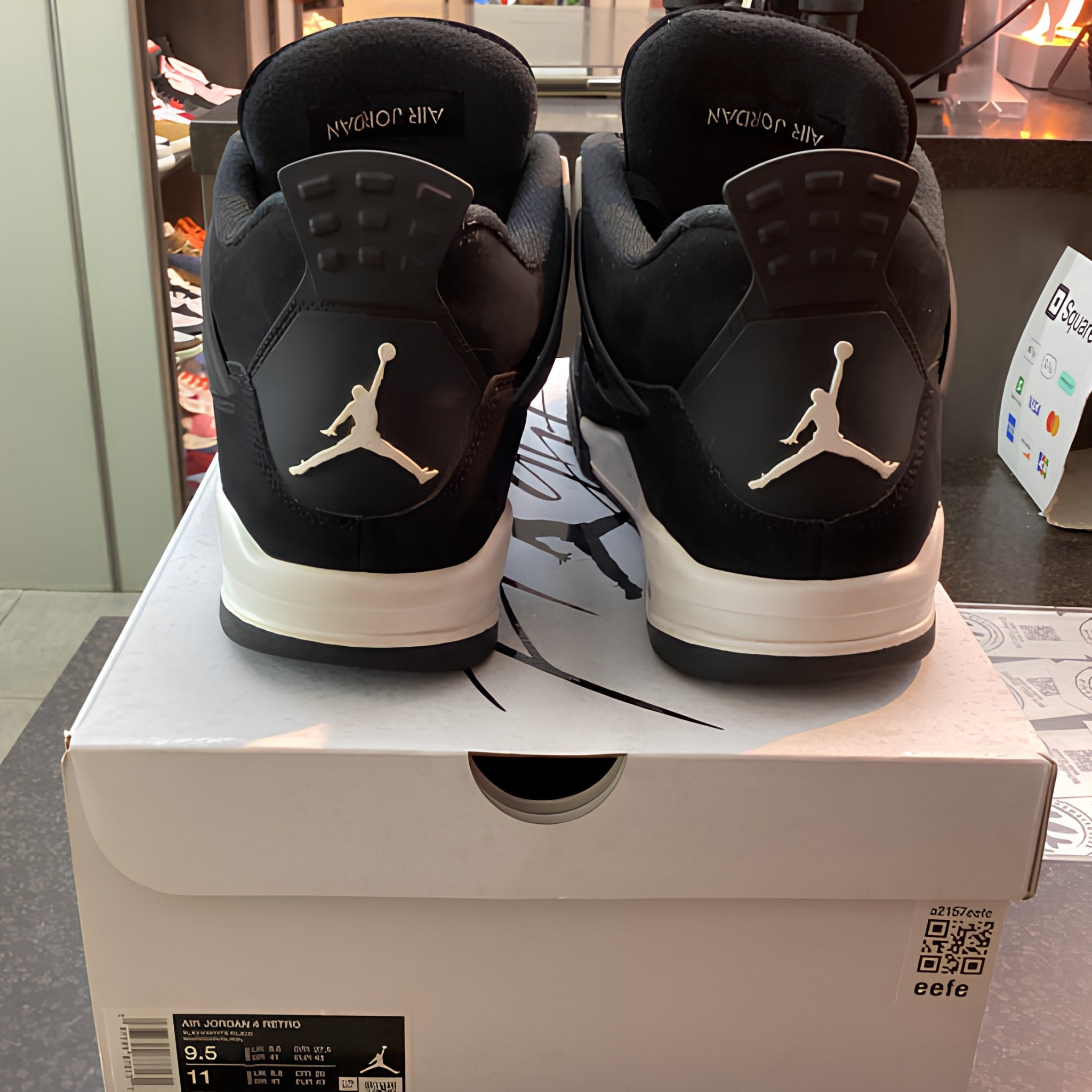 Jordan 4 “White Thunder” Preowned Size 9.5