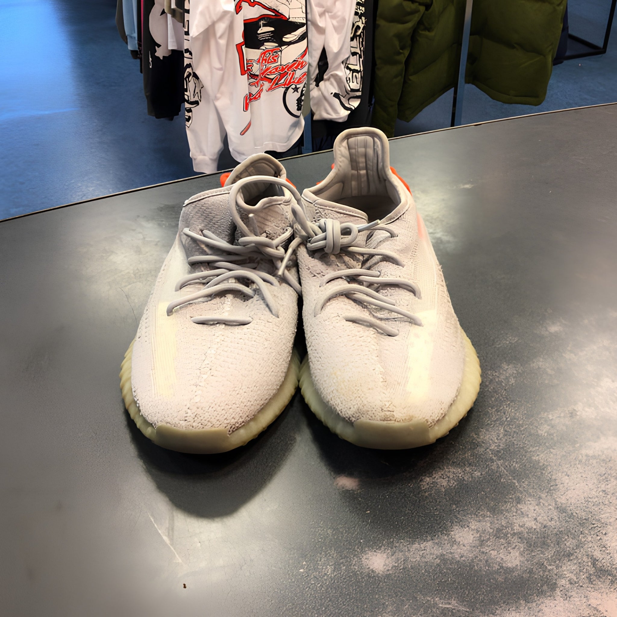 adidas Yeezy Boost 350 V2 “Tail Light” Preowned (no box) Size 11.5M