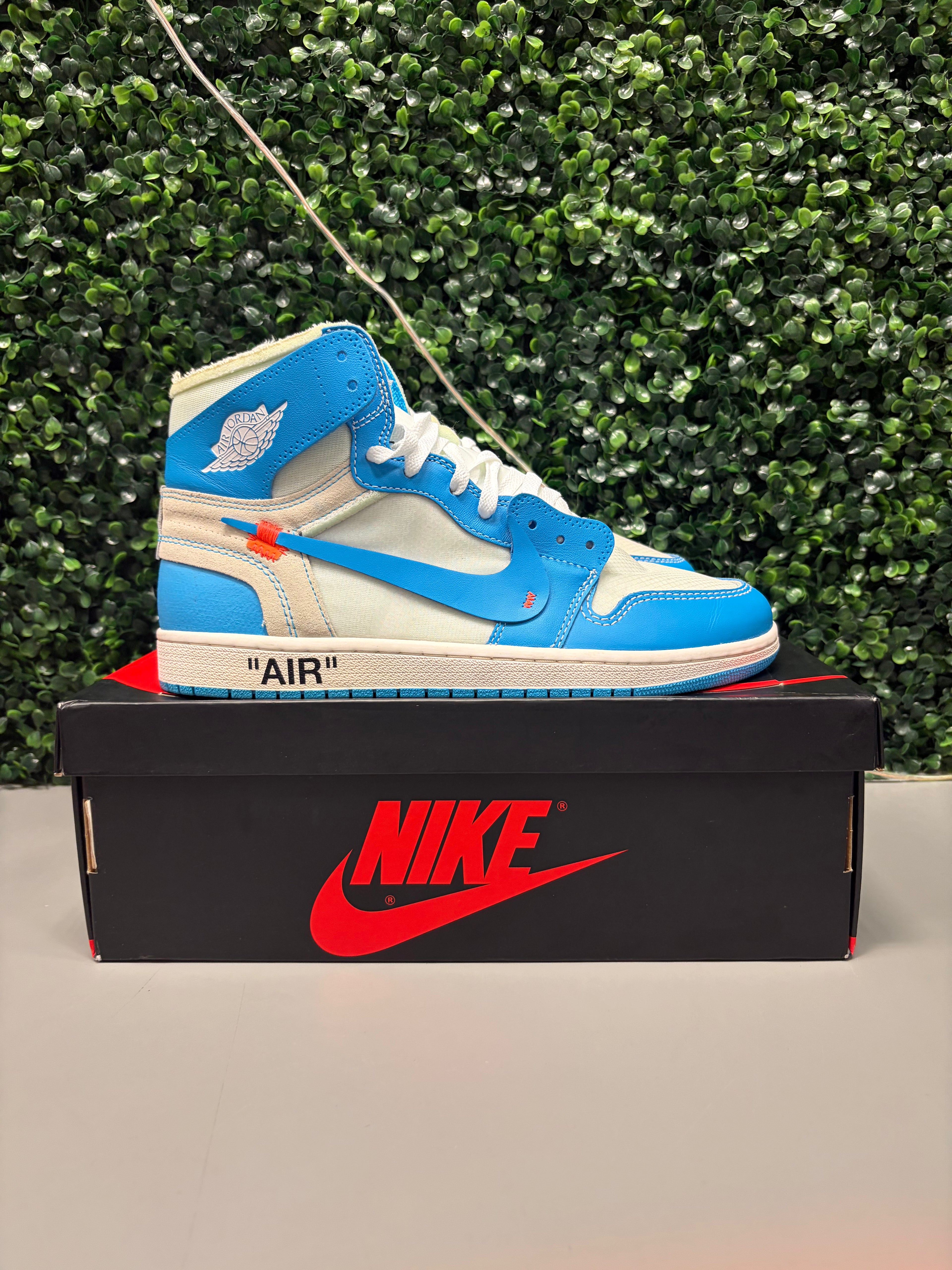 Jordan 1 Retro High Off-White "University Blue" Size 11 Preowned