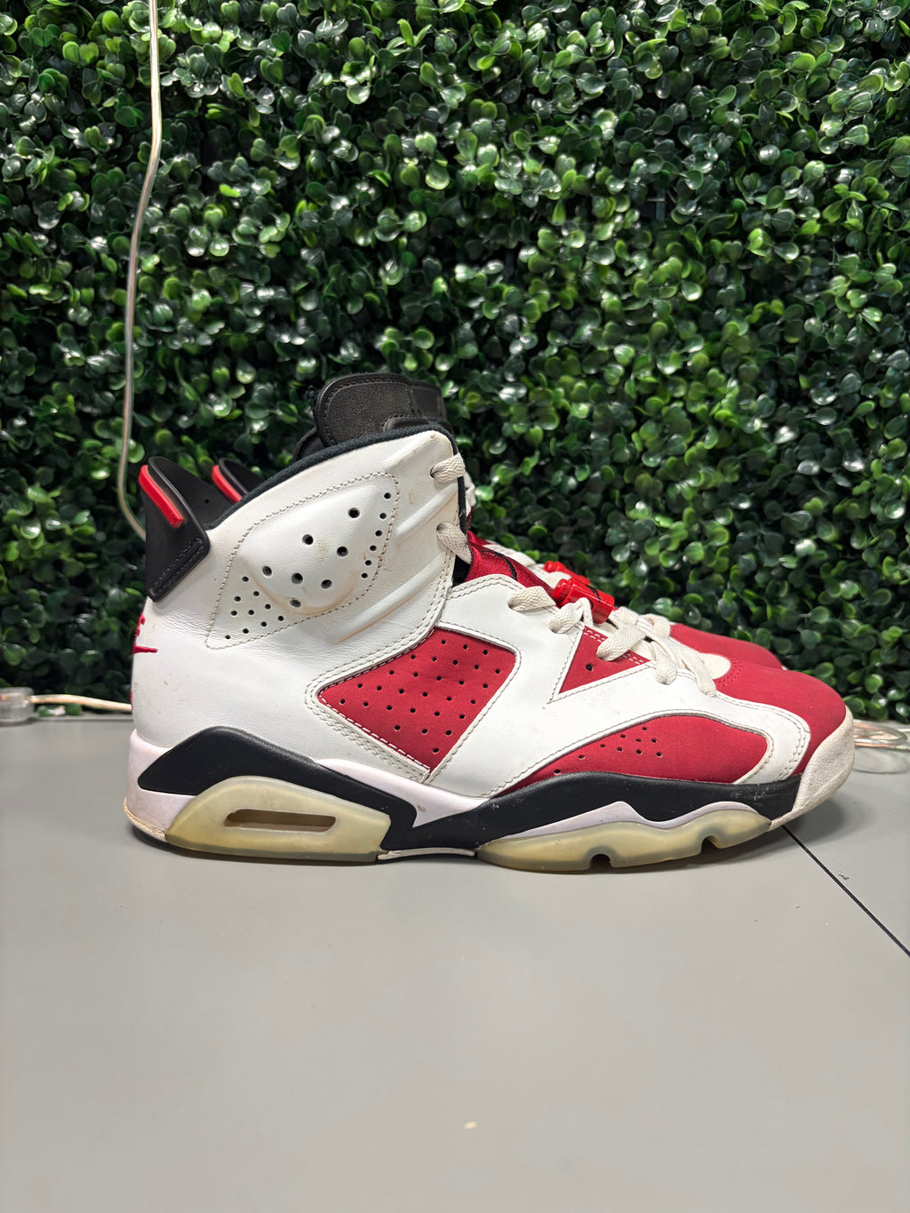 Jordan 6 Retro "Carmine" Size 9 Preowned