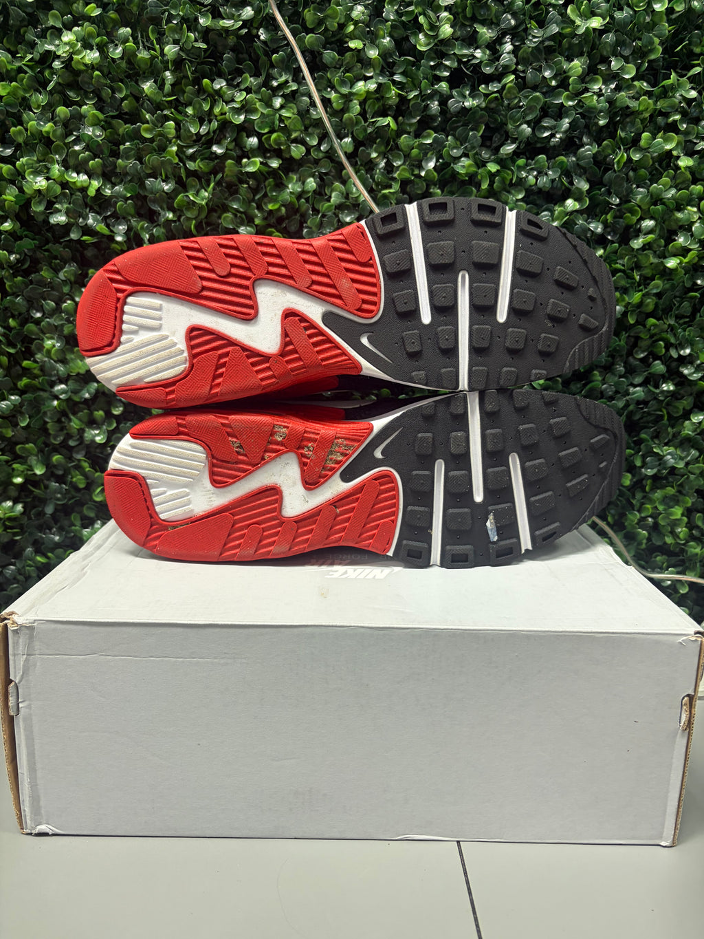 Nike Air Max Excee "Bred" Size 14 Preowned