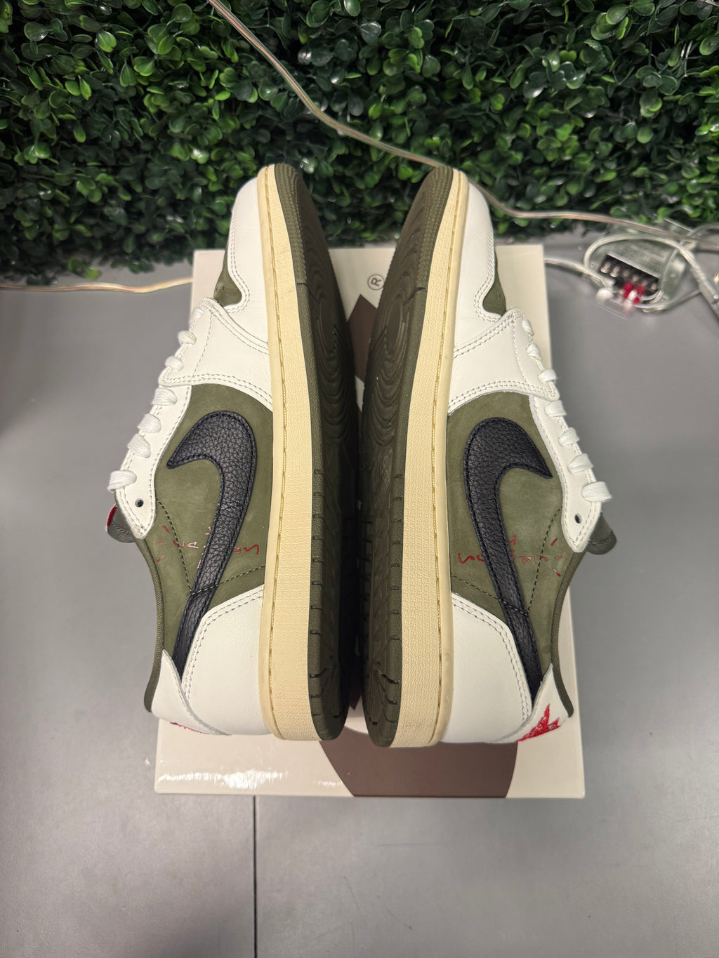 Jordan 1 Low X Travis Scott "Medium Olive" Size 7.5 Preowned