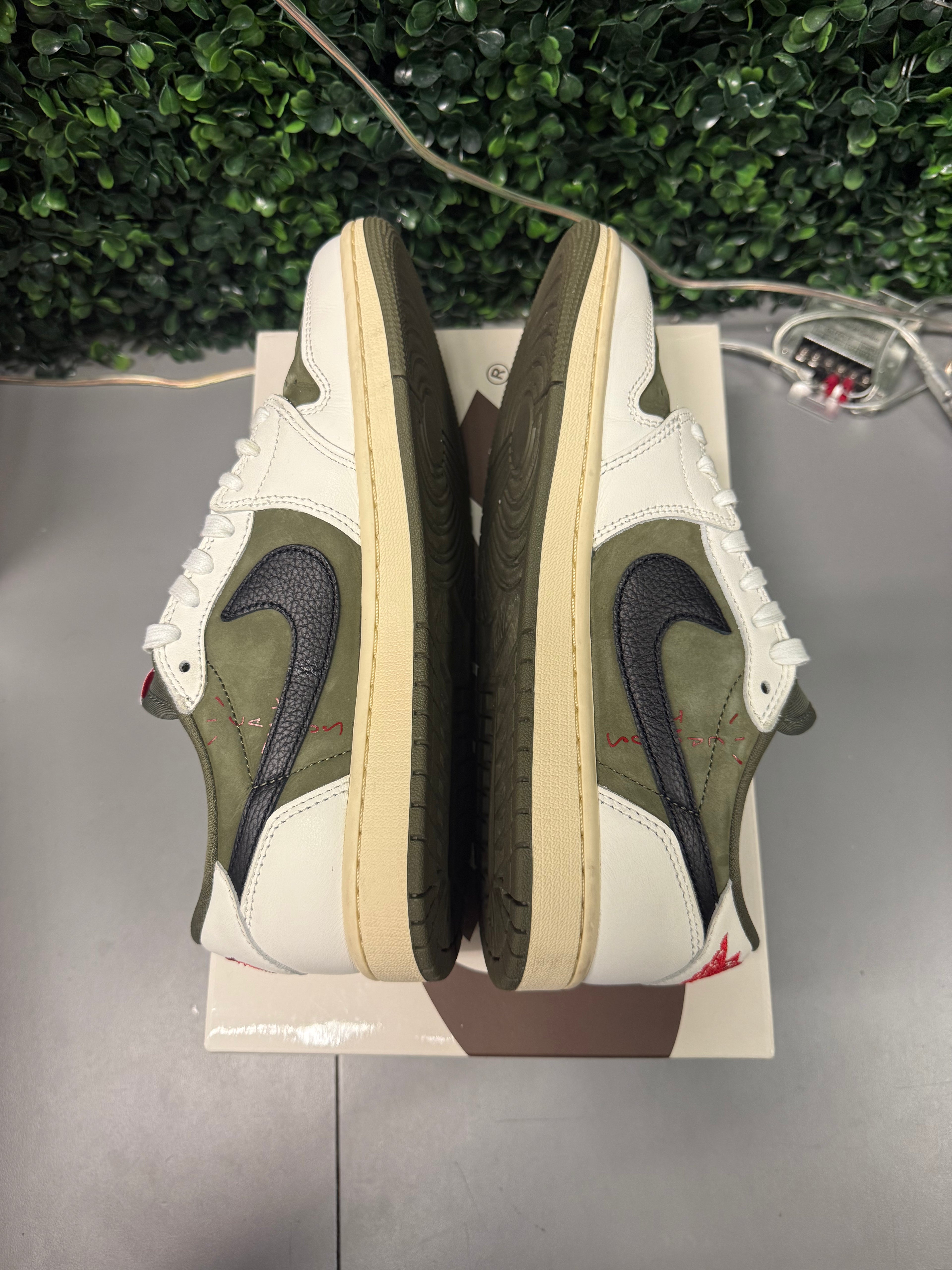 Jordan 1 Low X Travis Scott "Medium Olive" Size 7.5 Preowned