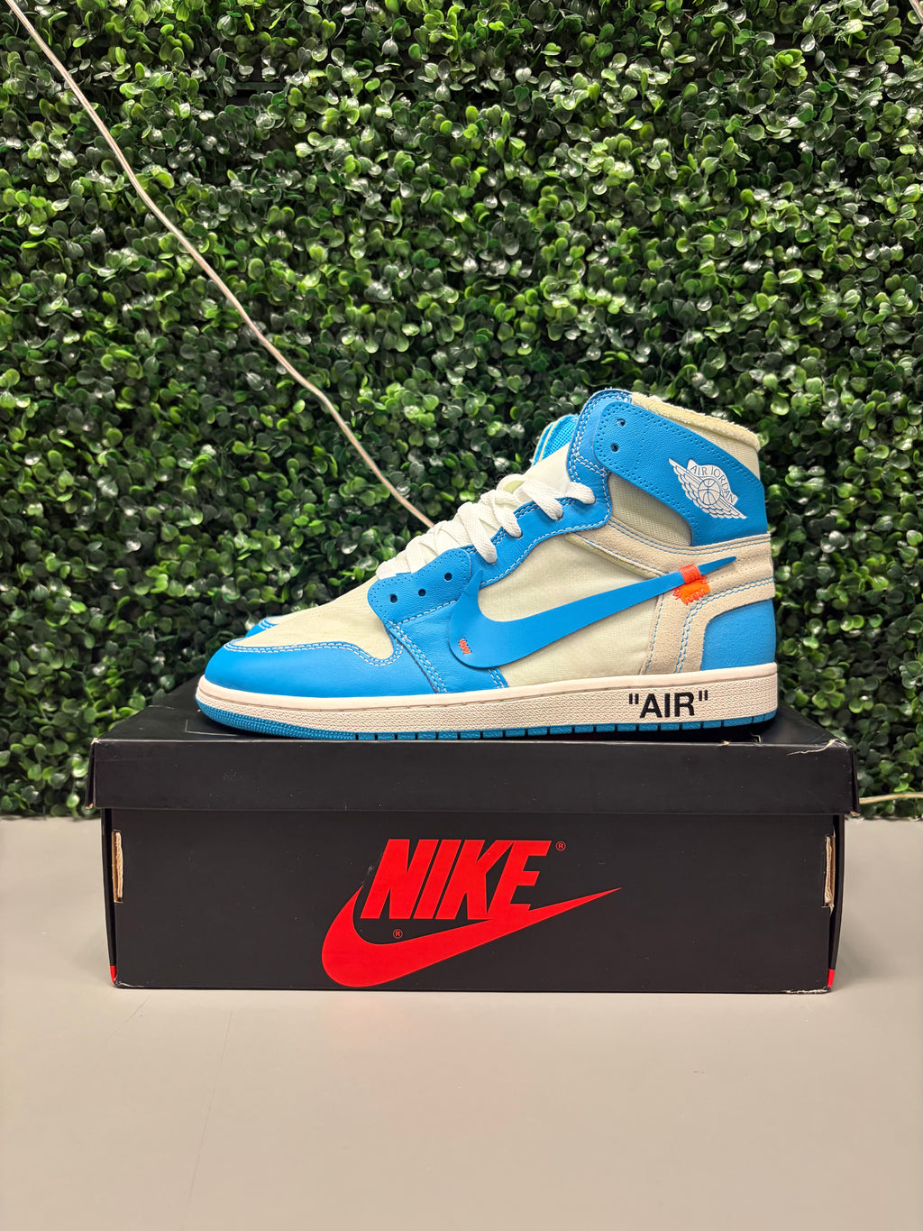 Jordan 1 Retro High Off-White "University Blue" Size 11 Preowned