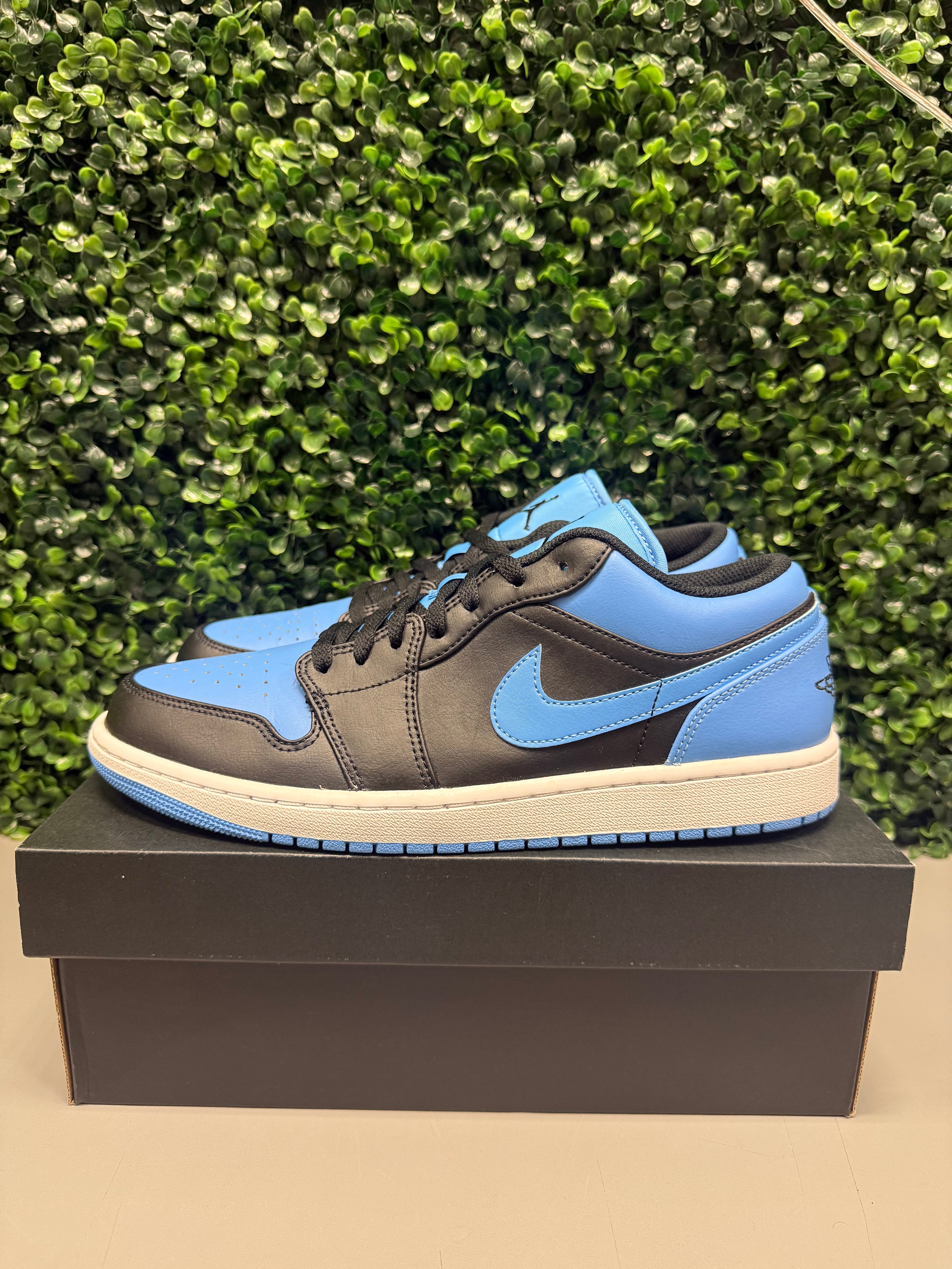 Jordan 1 Low "Black University Blue" Size 10.5 Preowned