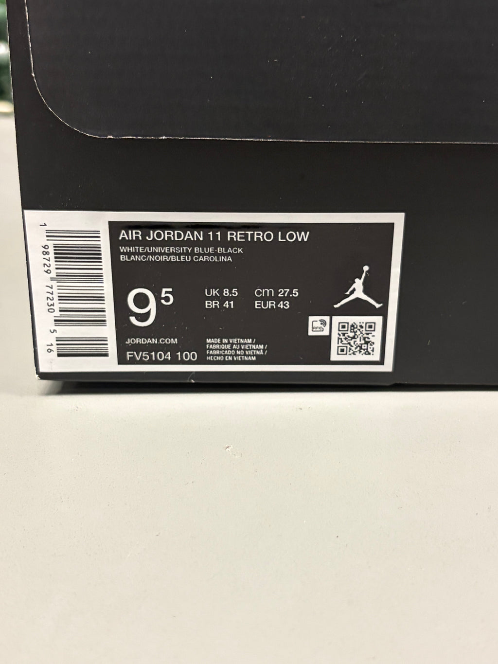 Jordan 11 Retro Low "University Blue" Size 9.5 Preowned