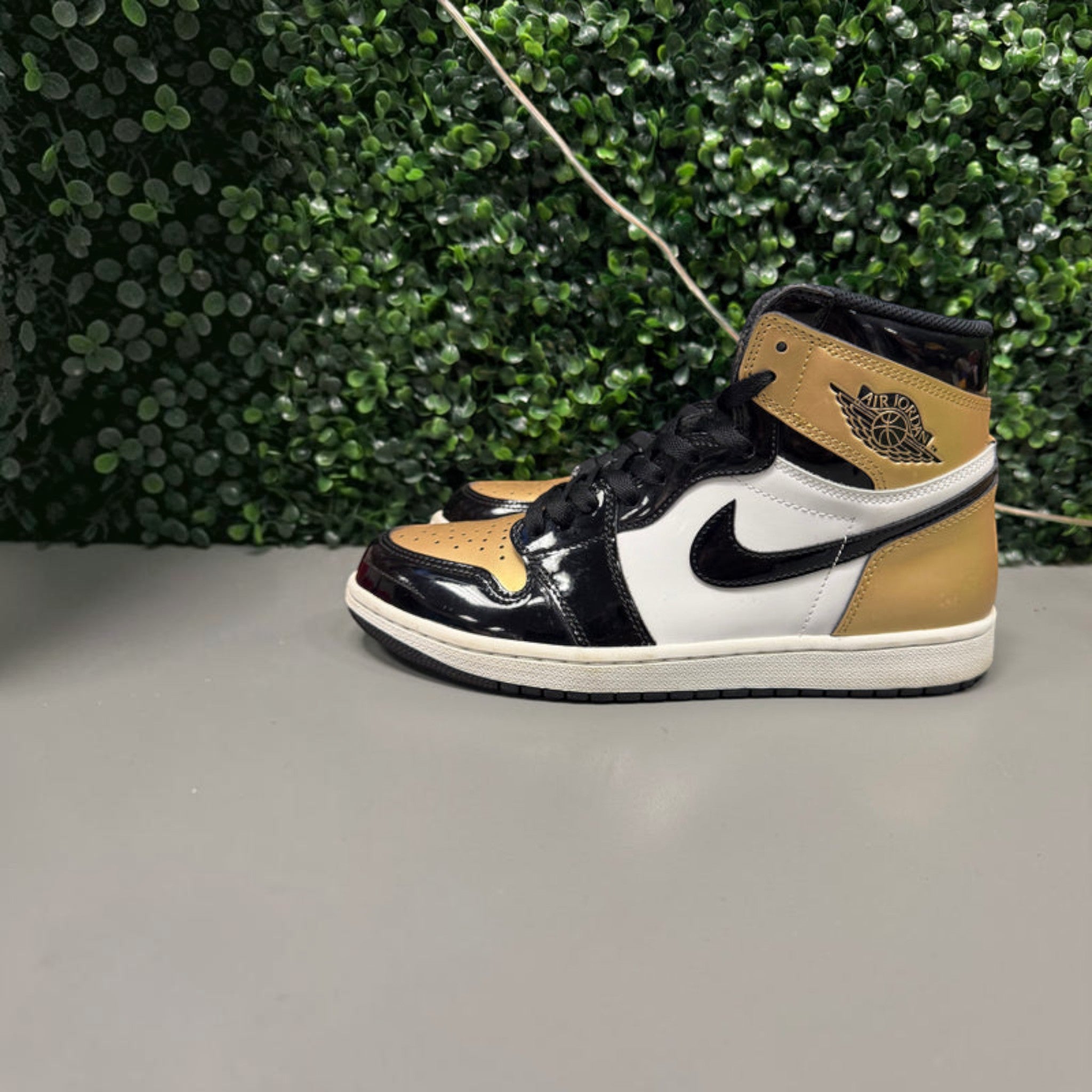 Jordan 1 High "Patent Gold Toe" Size 9 Preowned