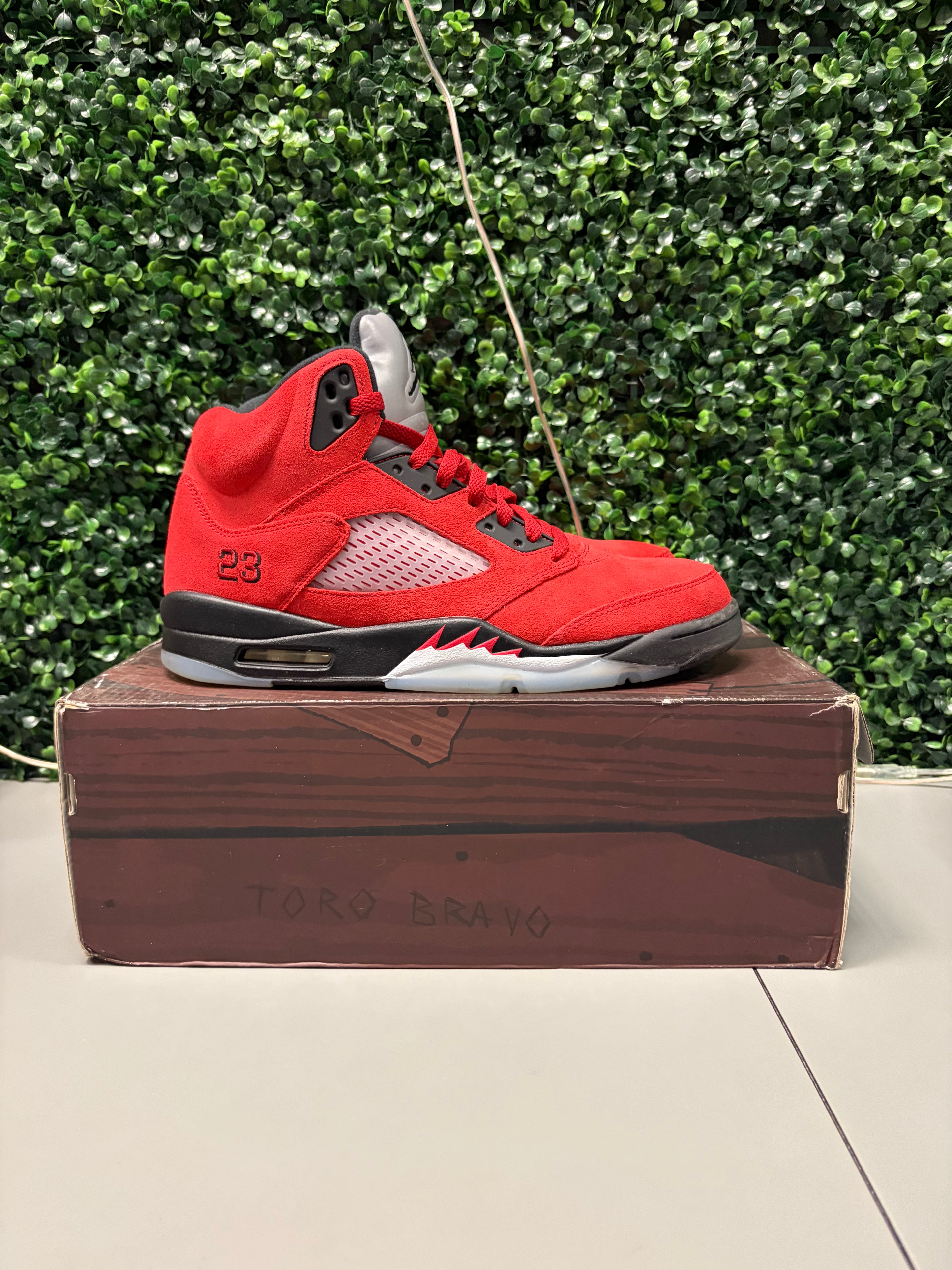 Jordan 5 Retro "Raging Bull Red" (2021) Size 11 Preowned