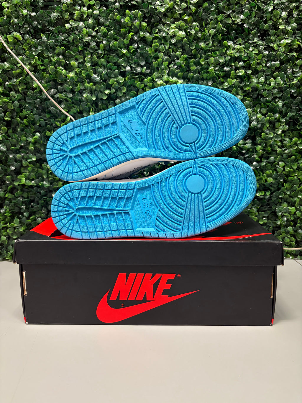 Jordan 1 Retro High Off-White "University Blue" Size 11 Preowned