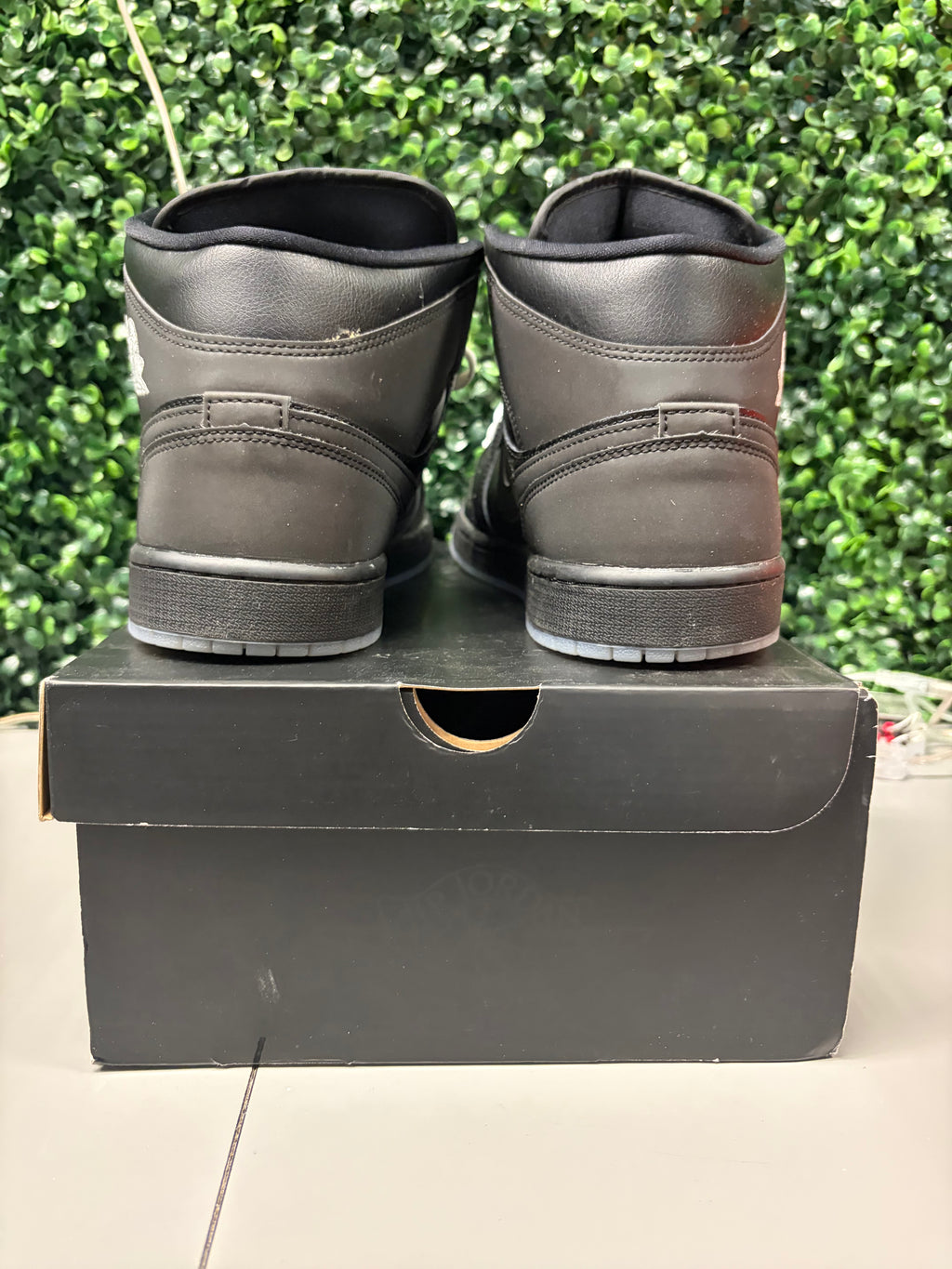 Jordan 1 Mid SE "Black Metallic Reimagined" Size 11.5 Preowned
