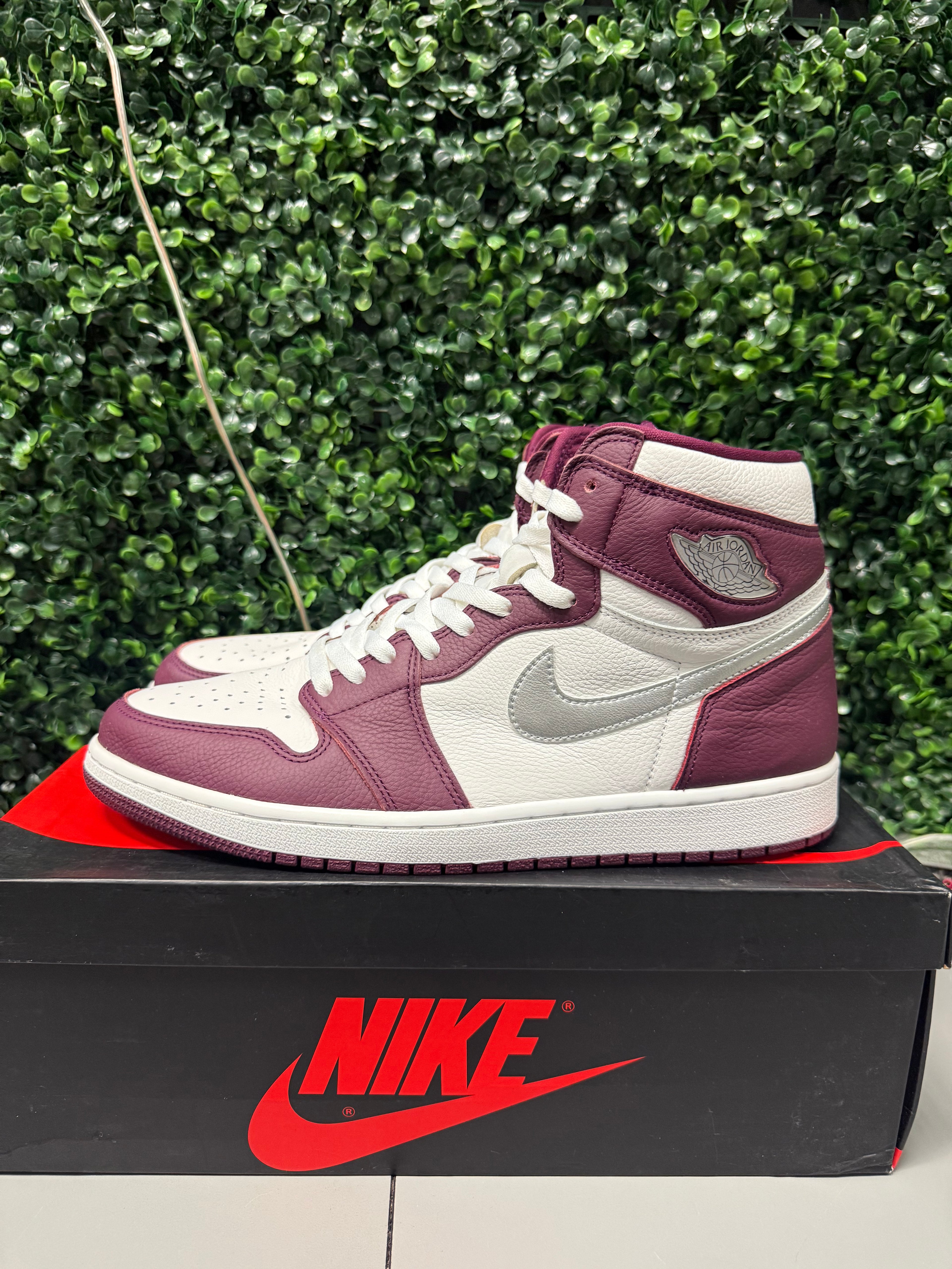 Jordan 1 Retro High OG "Bordeaux" Size 13 Preowned