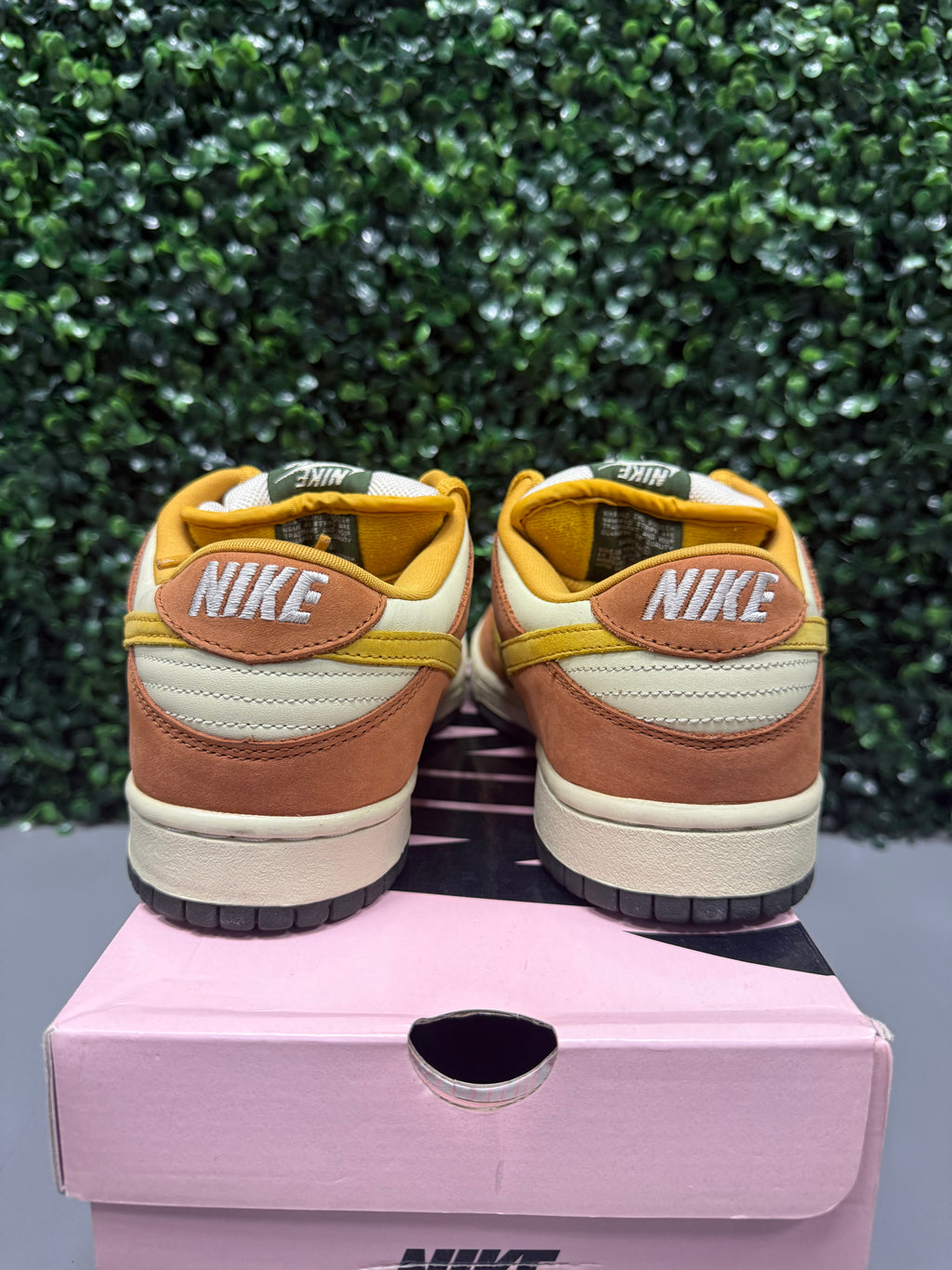 Nike SB Dunk Low "Vapour Mineral Yellow" Size 10 Preowned
