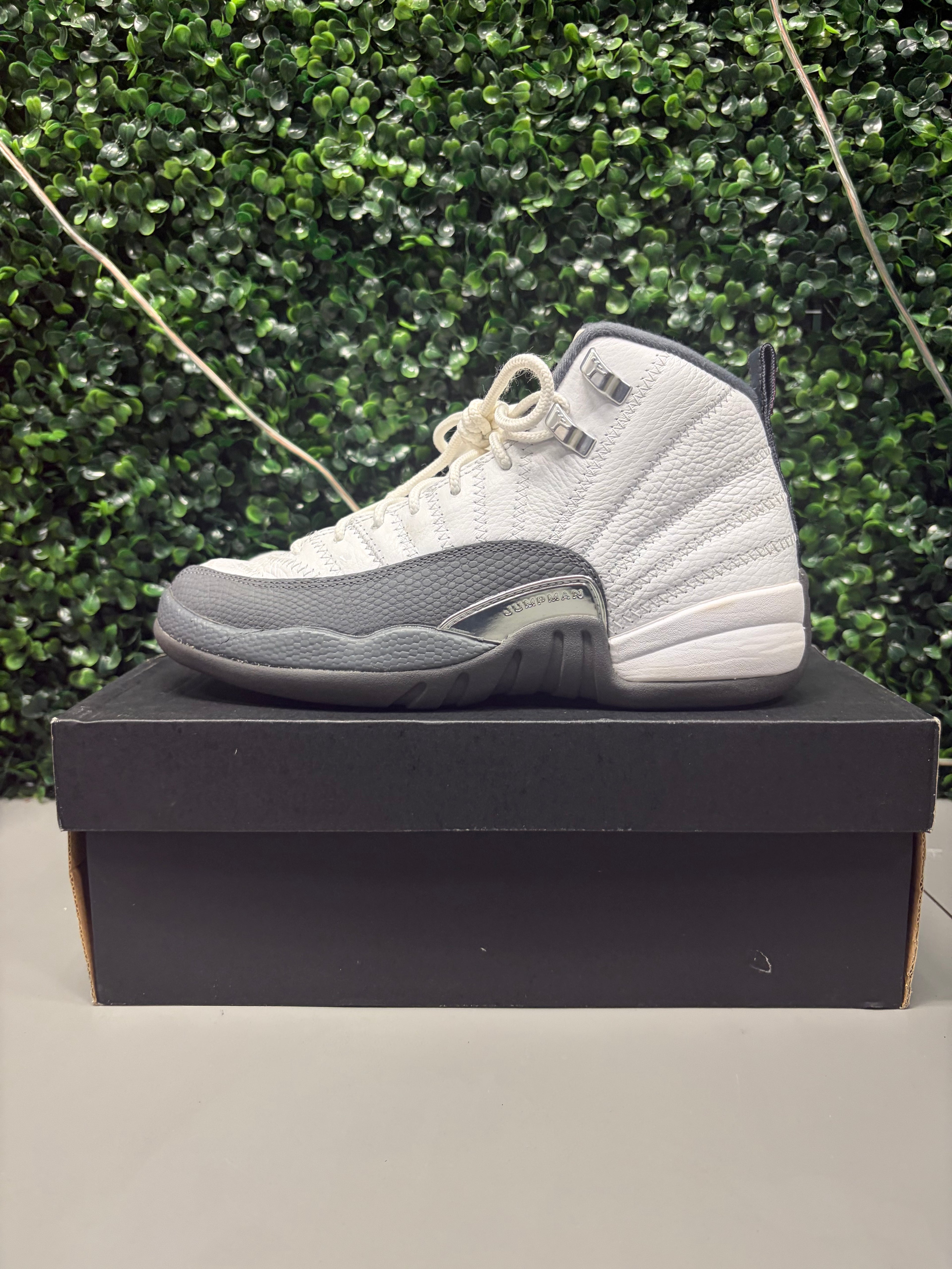 Jordan 12 Retro "White Dark Grey" (GS) Size 6Y Preowned