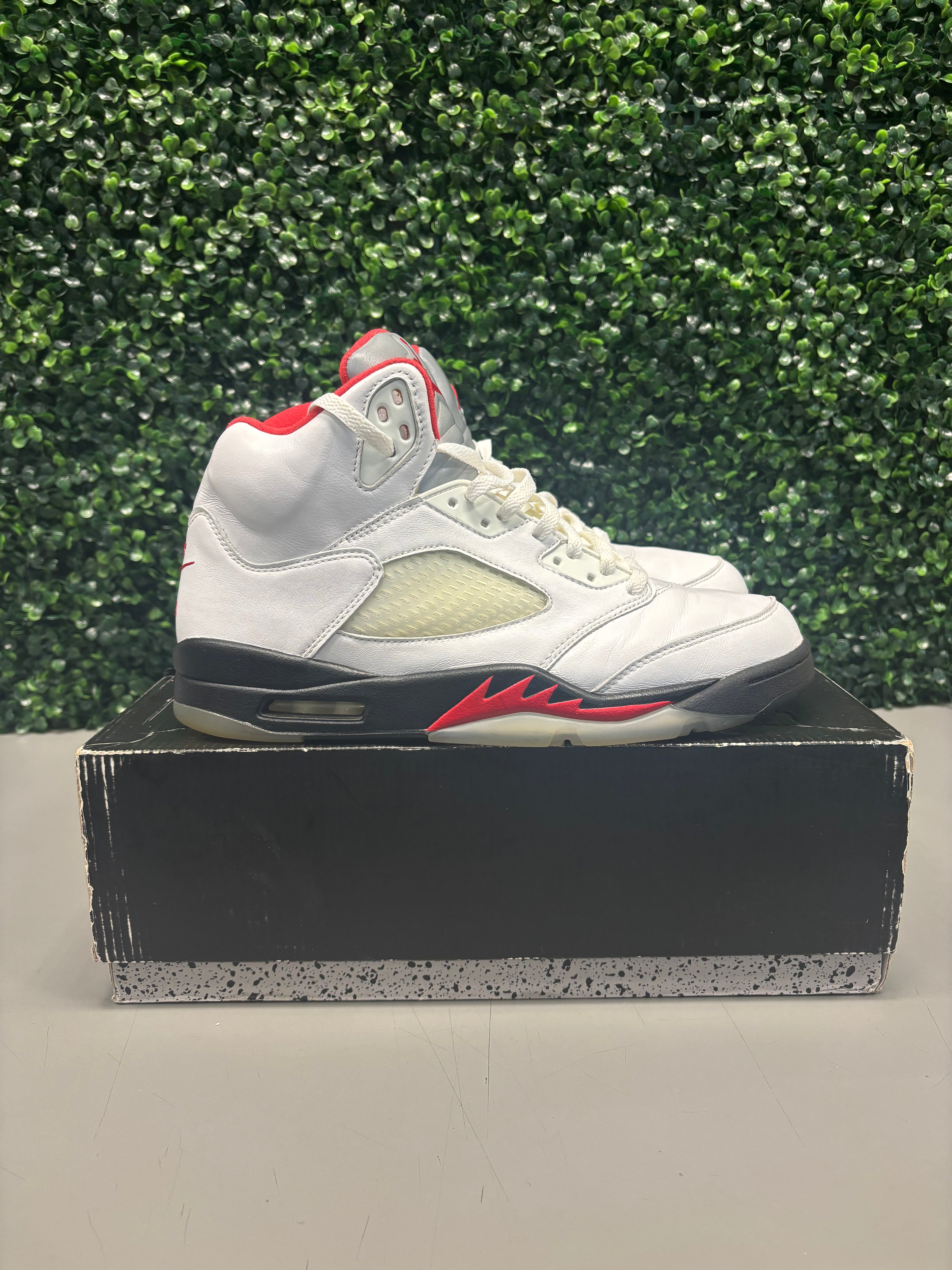 Jordan 5 Retro "Fire Red" Size 11.5 Preowned