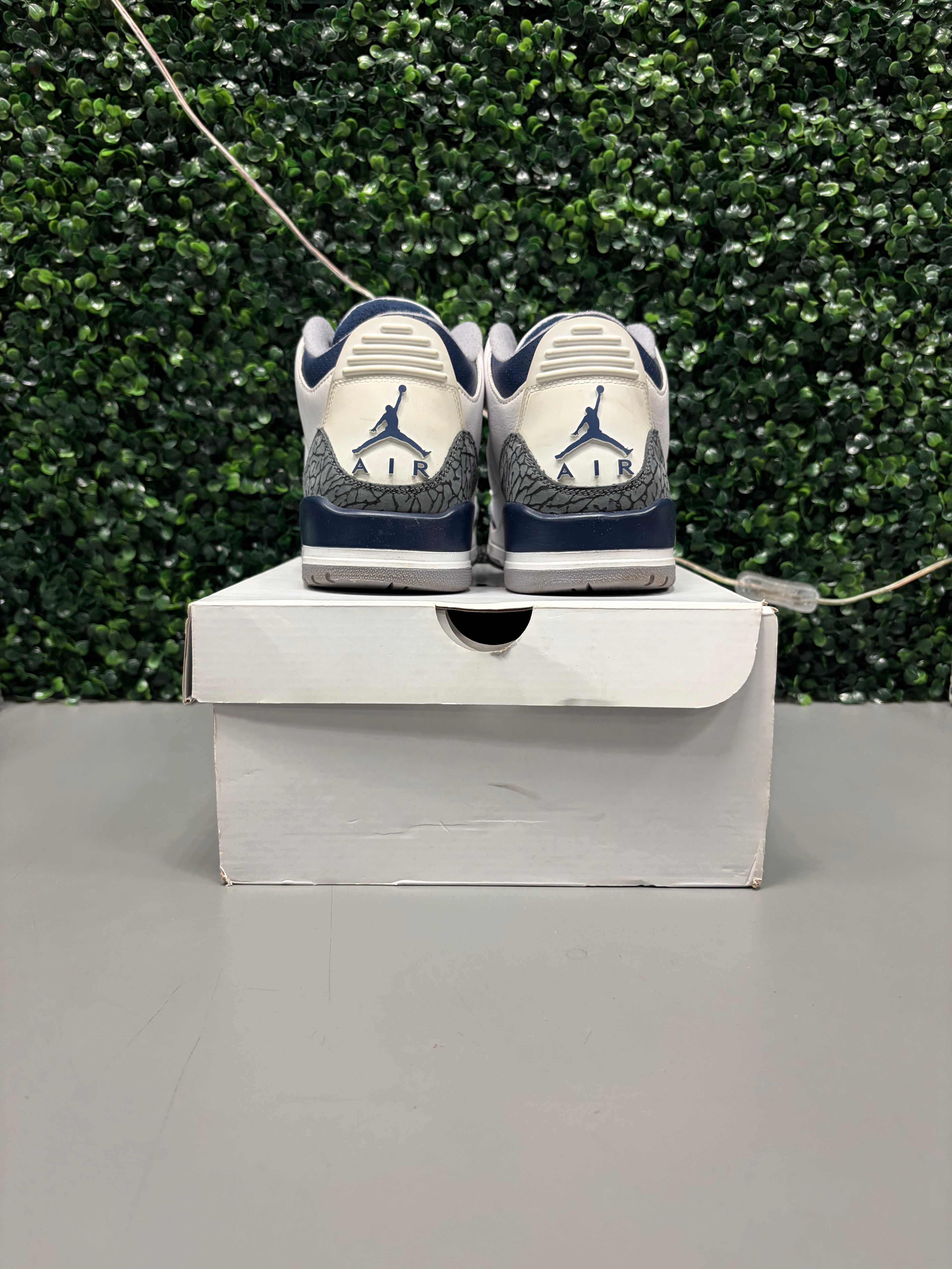 Jordan 3 Retro "Midnight Navy" Size 9 Preowned