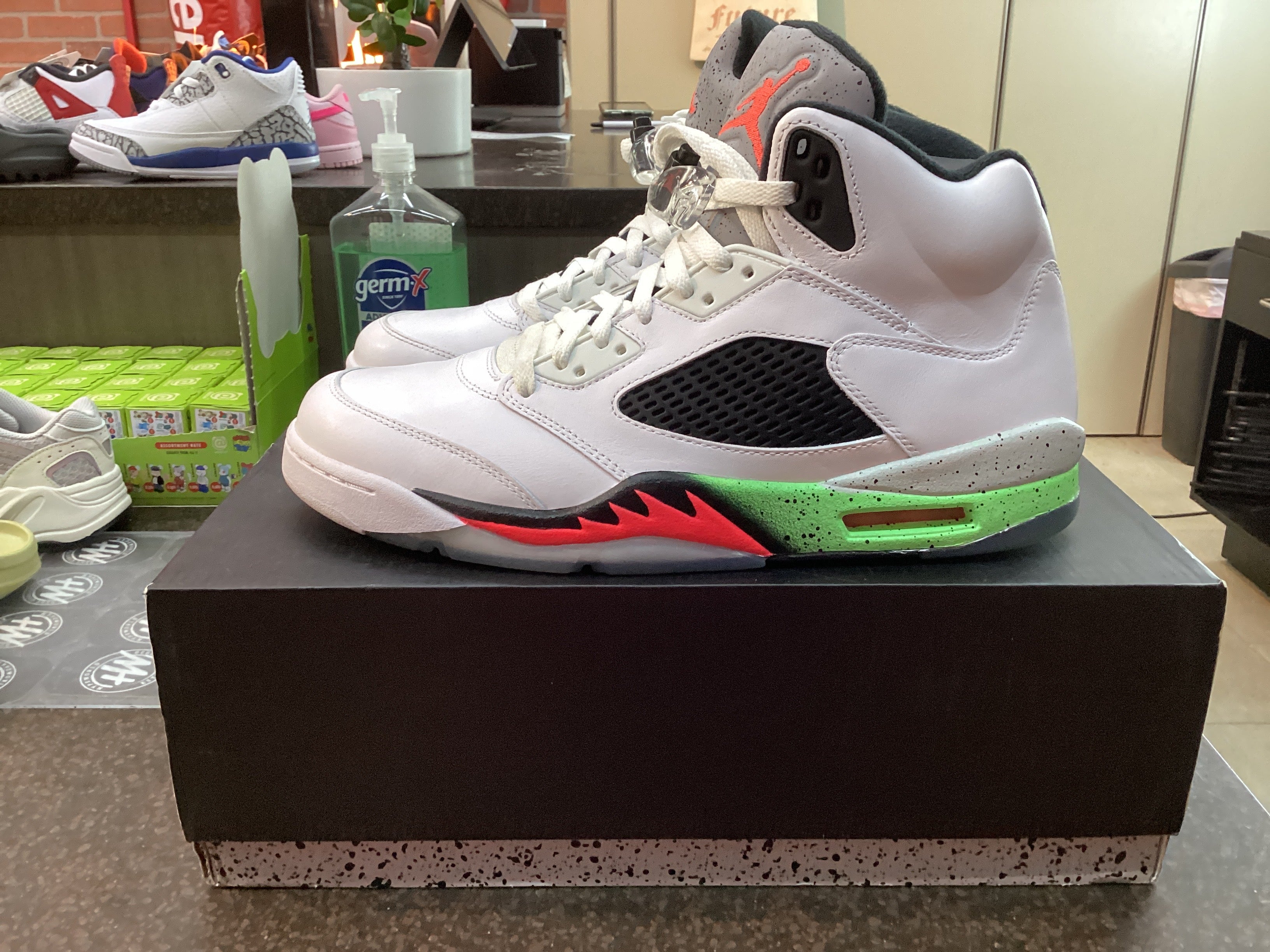 Jordan 5 “Poison Green” Preowned Size 11
